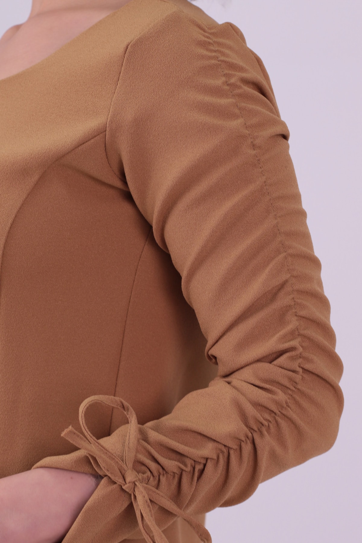 Kadın Camel Sıfır Yaka Kolları Büzgülü Kulplu Uzun Kol Elbise ARM-26K001033