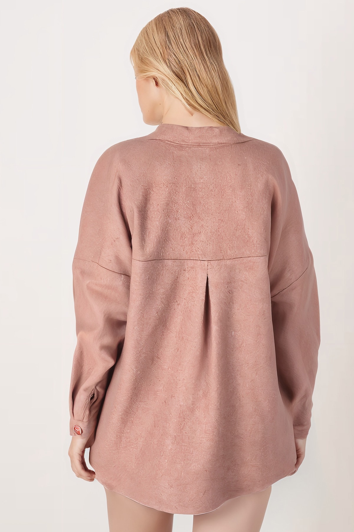 Kadın Sütlü Kahve Oversize Kaşe Cepli Gömlek ARM-22Y001156