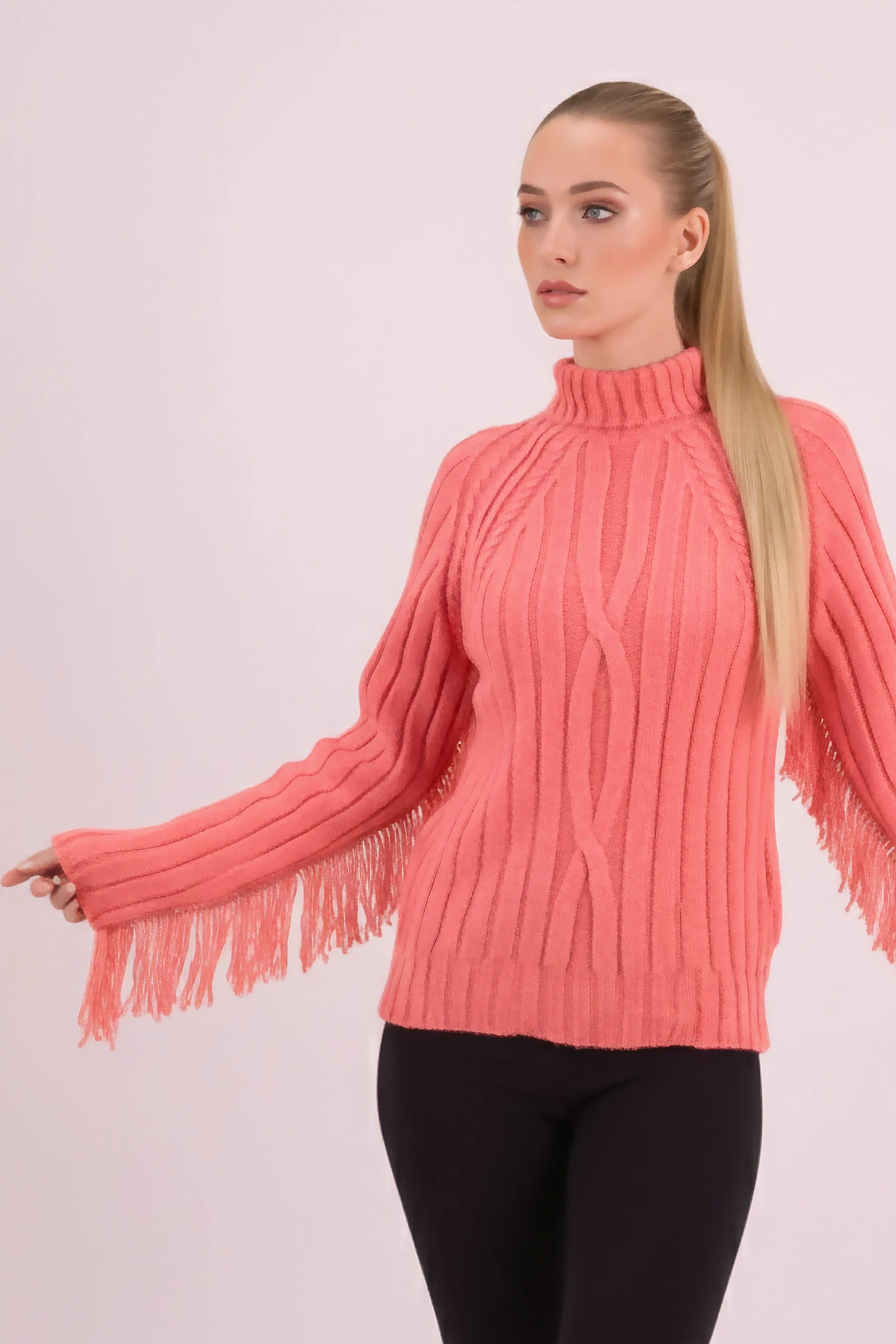 Kadın Mercan Balıkçı Yaka Kolları Püsküllü Taşlı Triko Kazak ARM-26K136007