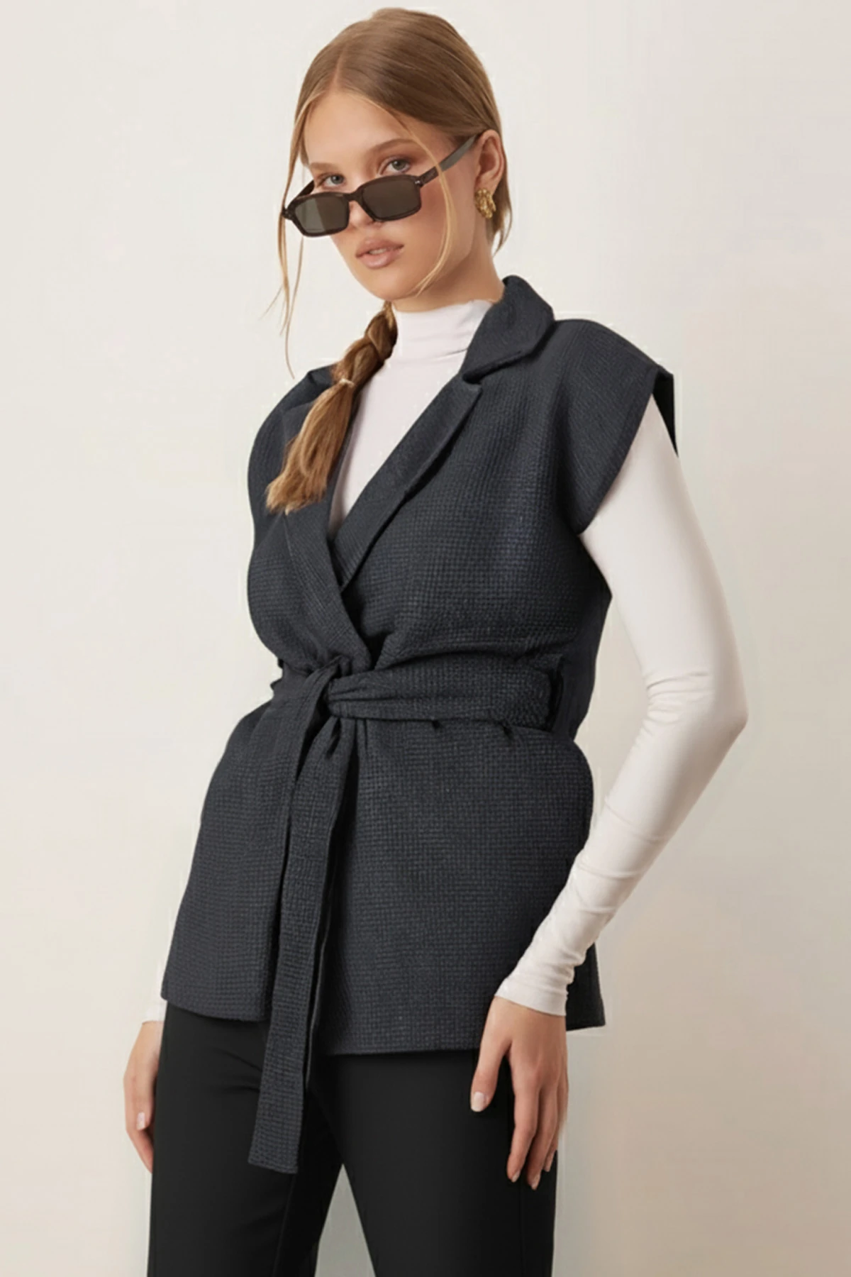 Kadın Antrasit Erkek Yaka Beli Kuşaklı Keten Görünümlü Yelek ARM-26K001055