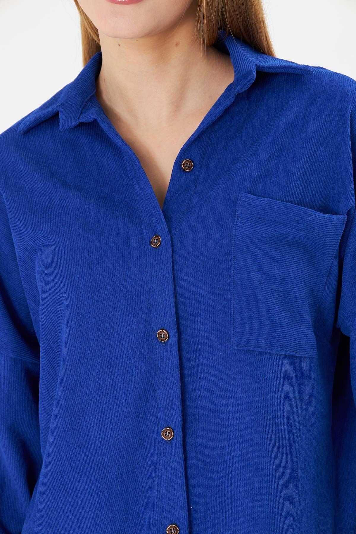 Kadın Saks Cepli Oversize İnce Fitilli Kadife Gömlek ARM-24K001076