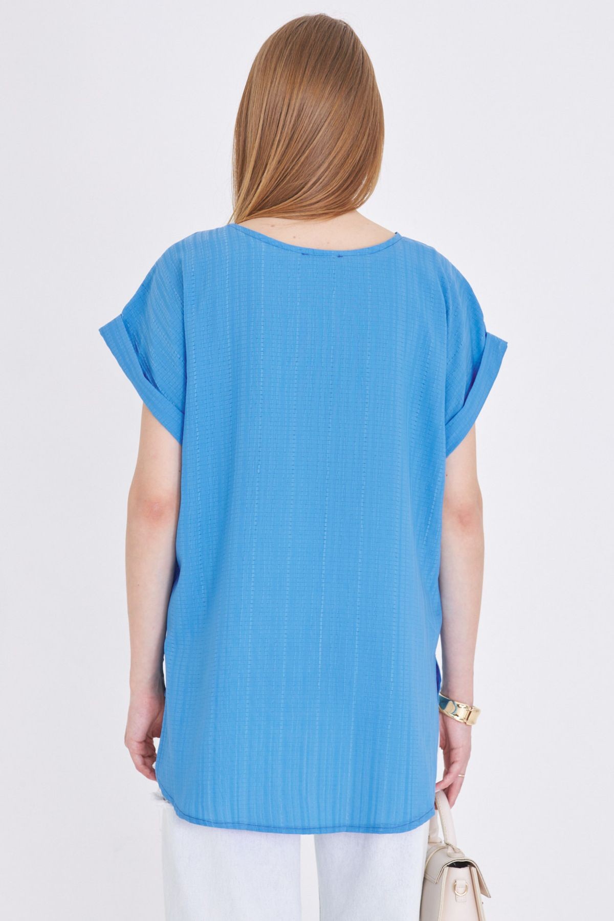 Kadın Mavi V Yaka Yanları Yırtmaçlı Arkası Uzun Duble Kol Detaylı Oversize Bluz ARM-24Y001074