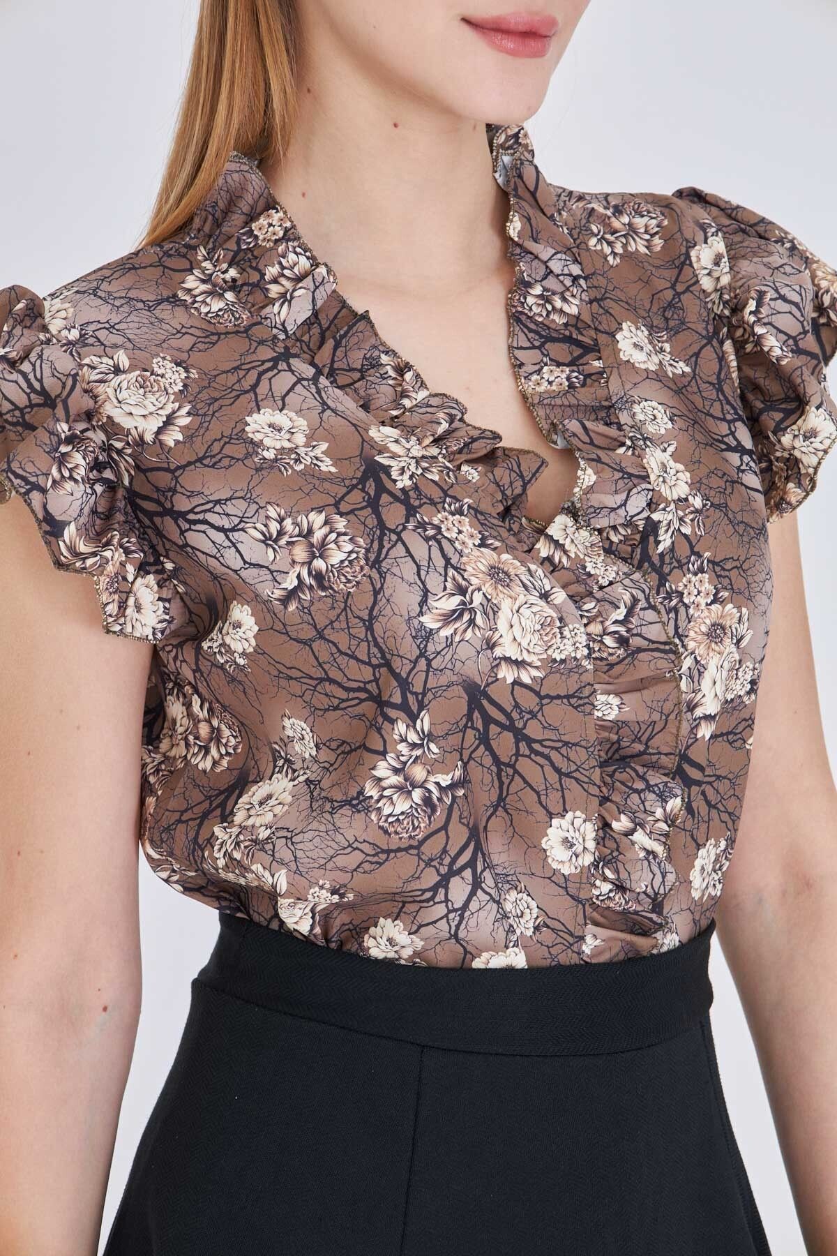 Kadın Krem Yakası Ve Kolları Fırfırlı Bluz ARM-25Y001028