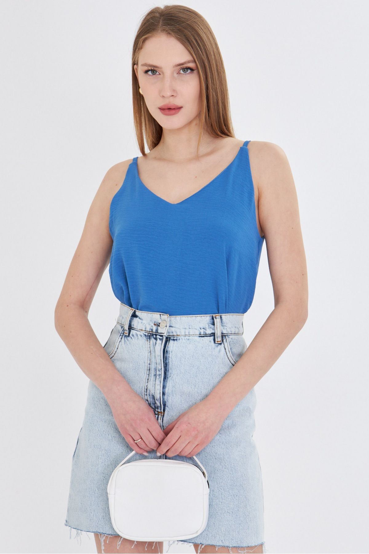 Kadın Mavi Keten Görünümlü Askılı Bluz ARM-24Y001064