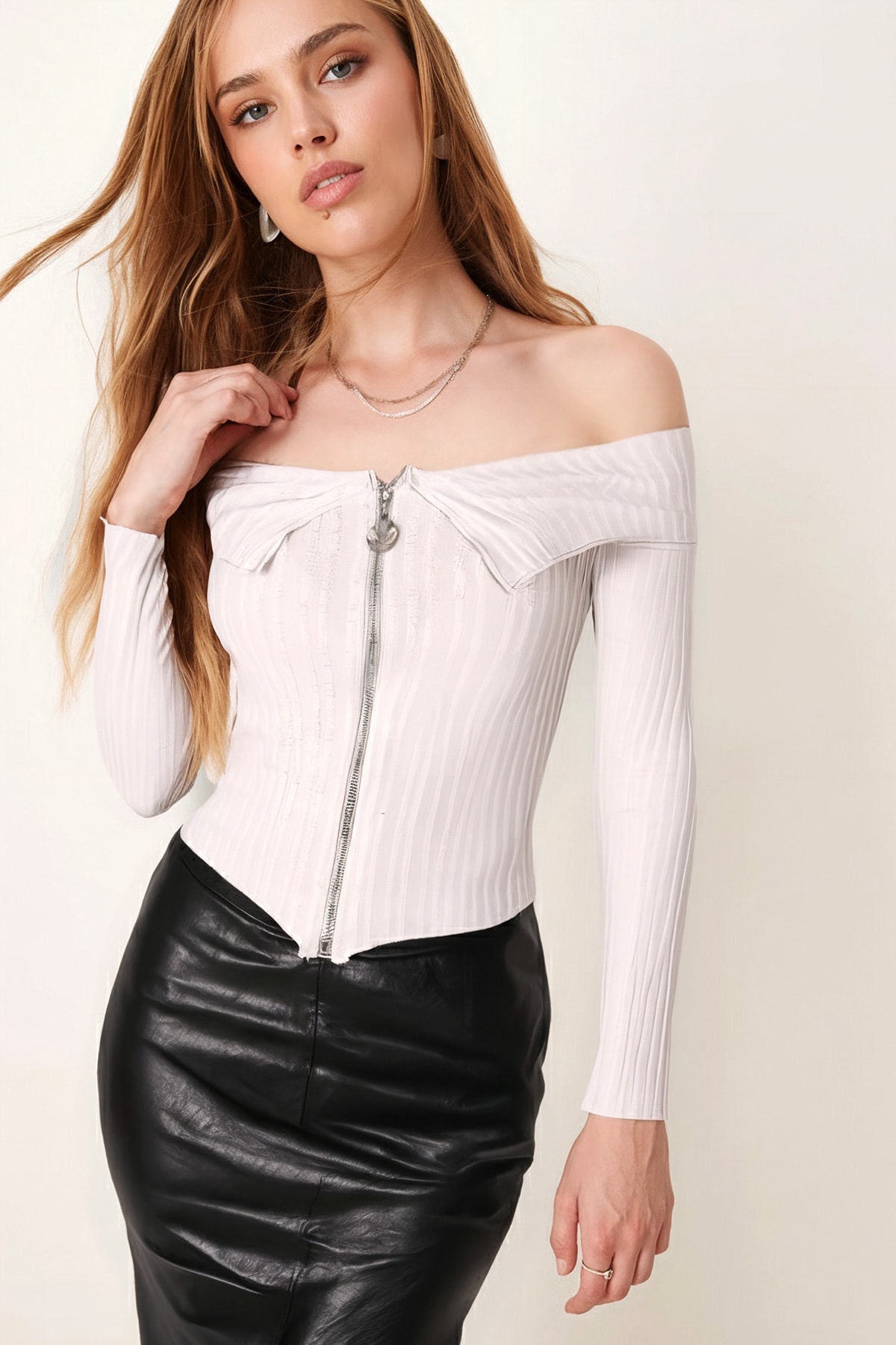 Kadın Gri Kayık Yaka Fermuarlı Crop Bluz ARM-26K042010