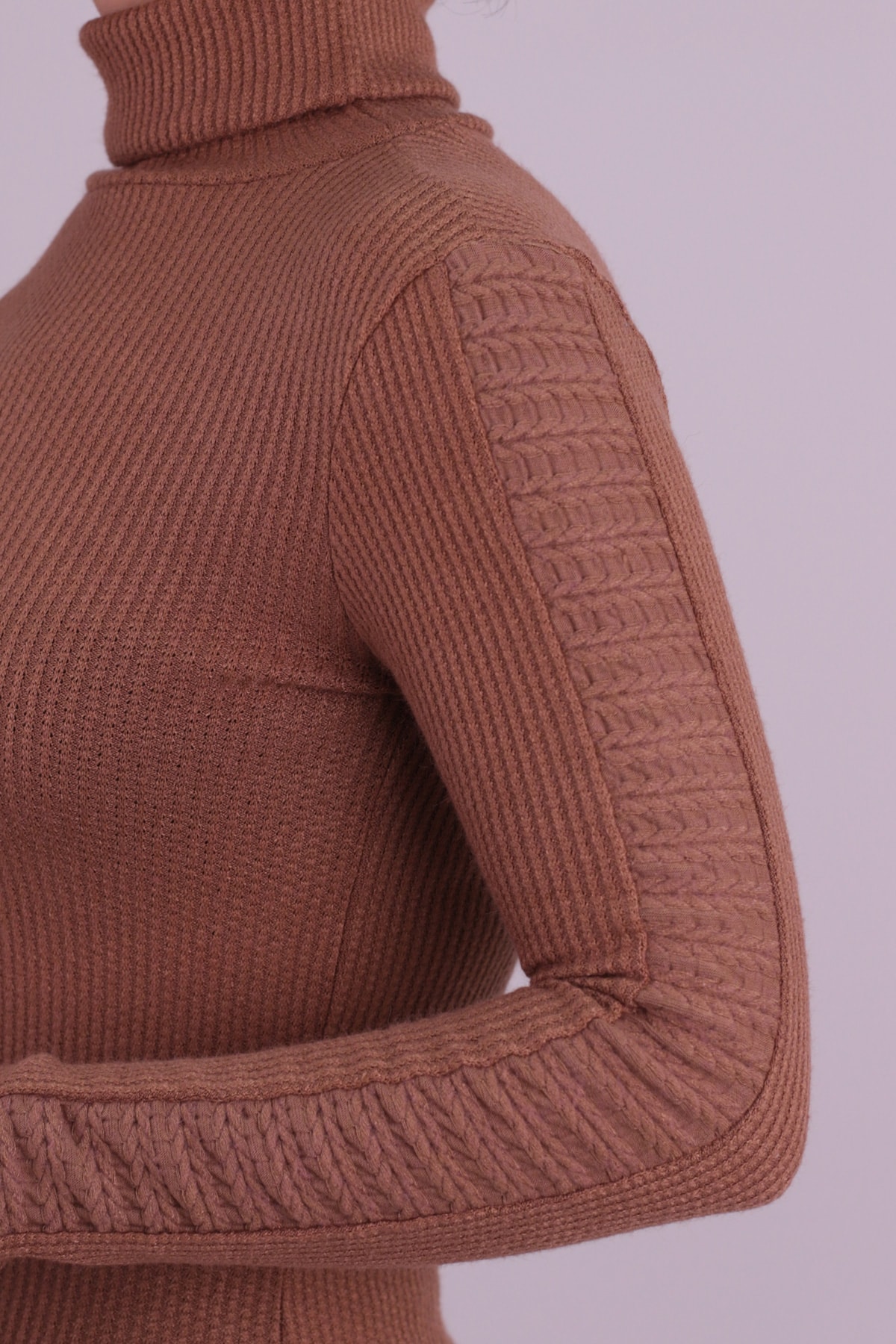 Kadın Açık Kahve Balıkçı Yaka Kolu Şeritli Yumuşak Dokulu Bluz ARM-26K001043