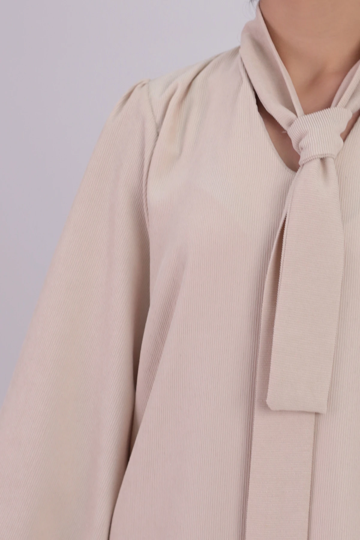 Kadın Ekru Yakası Bağlamalı Kolları Lastikli Kadife Elbise ARM-25K001087