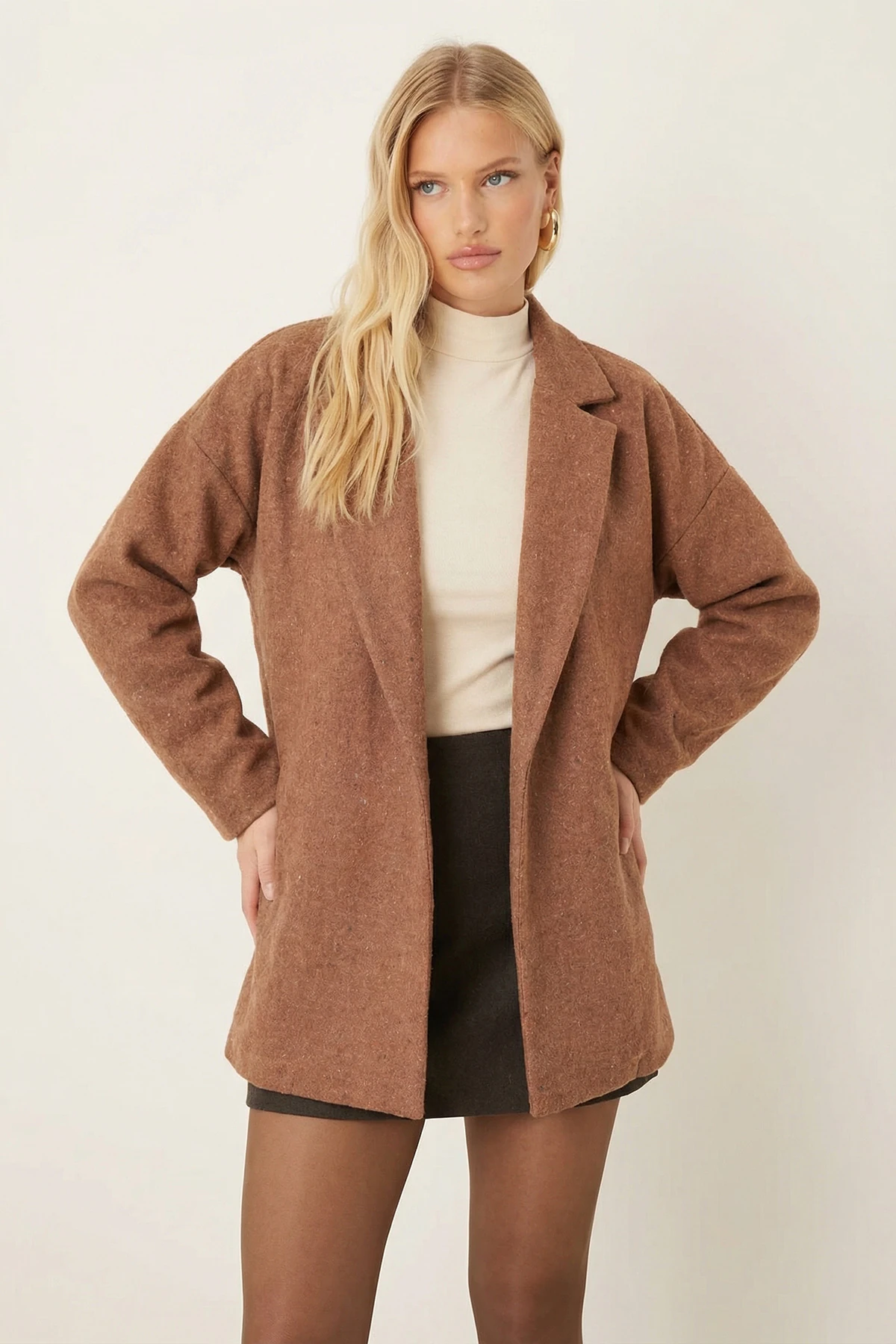 Kadın Sütlü Kahve Erkek Yaka Yanları Yırtmaçlı Oversize Ceket ARM-26K001009