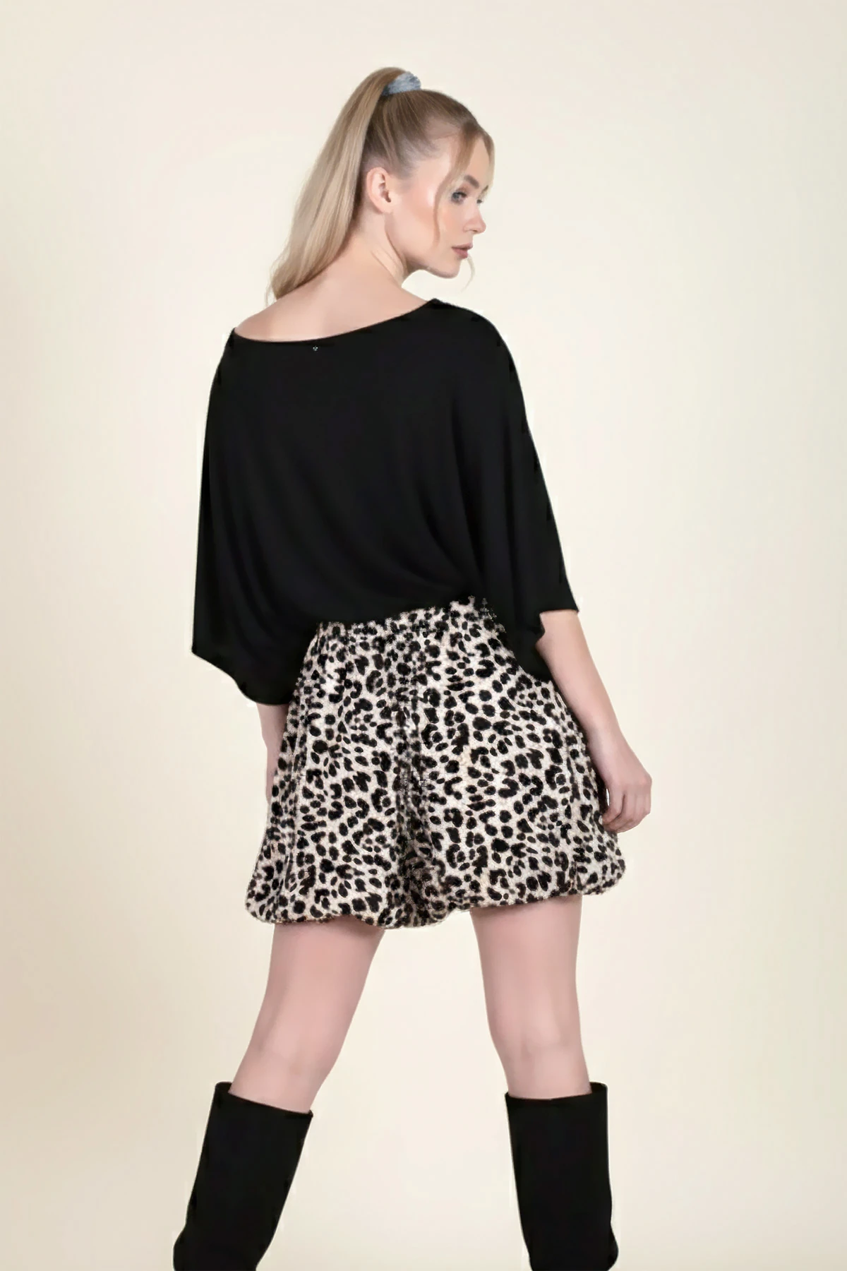 Kadın Siyah Kayık Yaka Yarasa Kol Bluz ARM-26K042018