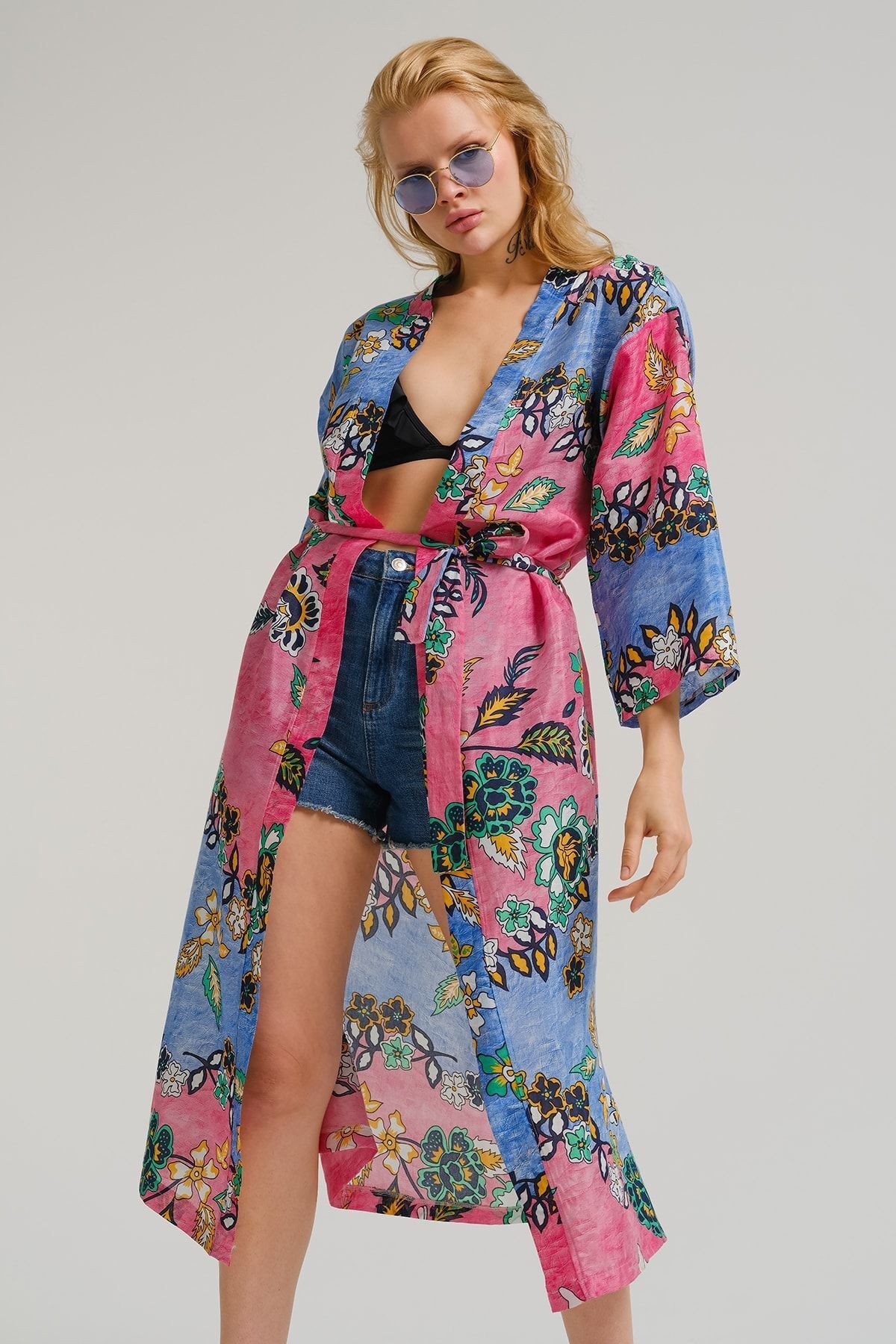 Kadın Pembe Desenli Uzun Kimono ARM-22Y001120