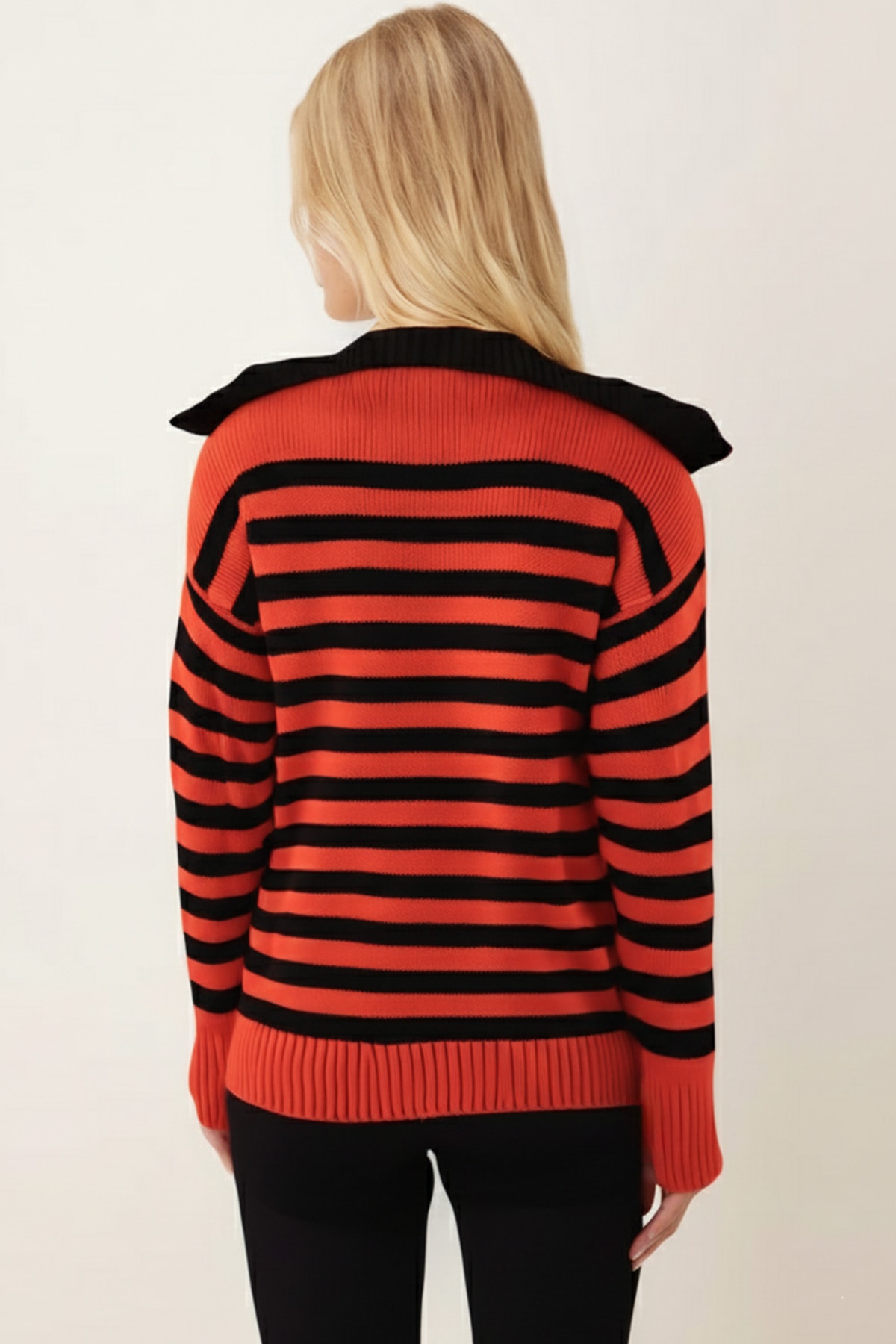 Kadın Turuncu Yakası Fermuar Detaylı Pullu Triko Kazak ARM-26K136035