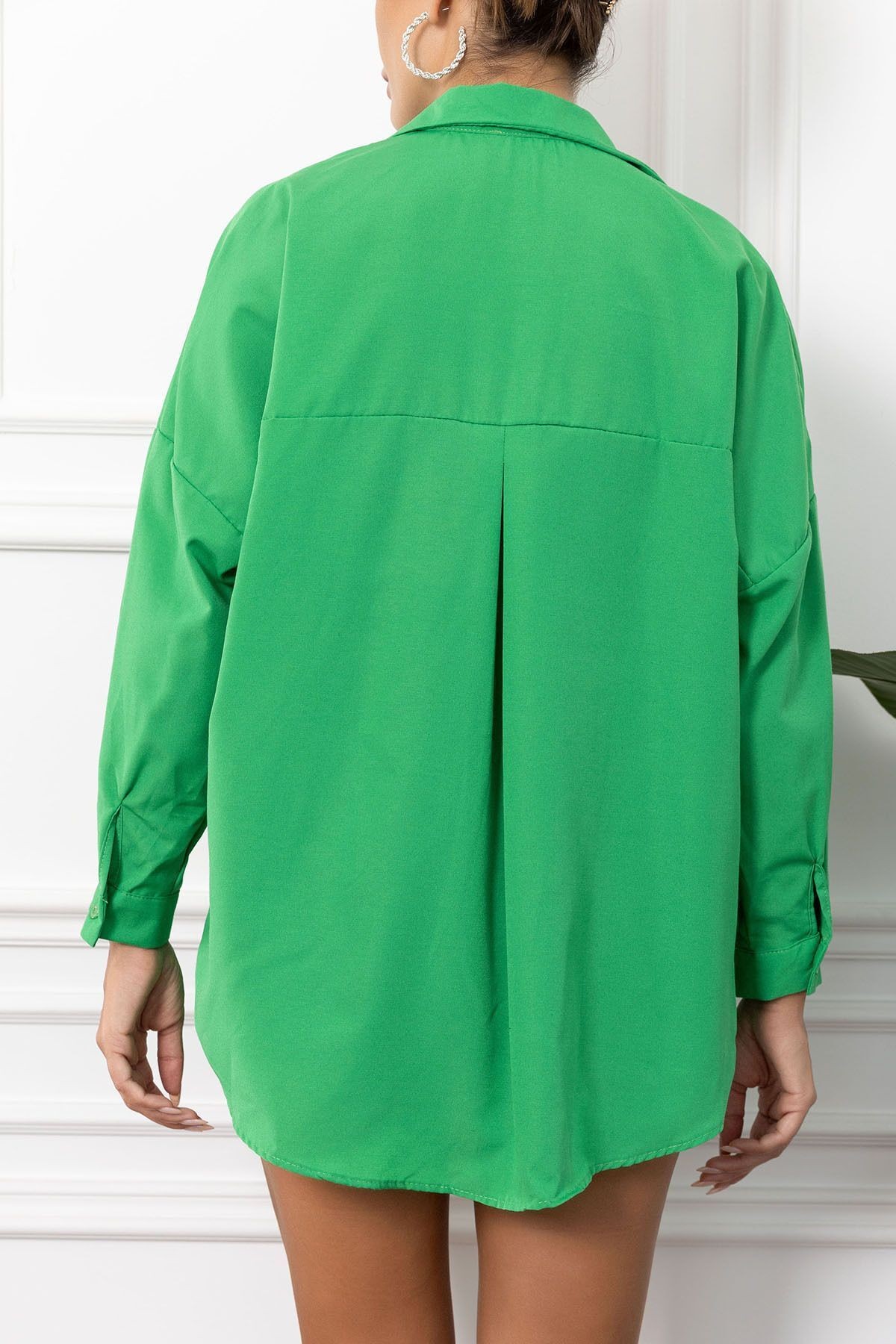 Kadın Fıstık Yeşili Oversize Uzun Basic Gömlek ARM-22Y001118