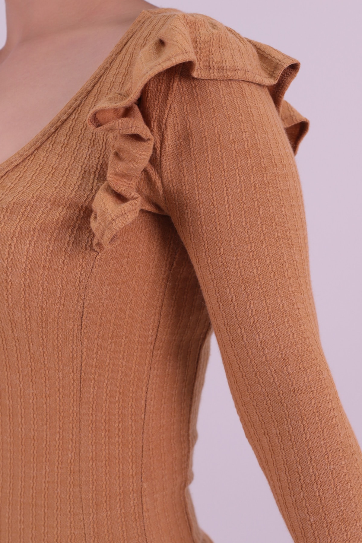 Kadın Vizon V Yaka Fırfır Detaylı Yumuşak Dokulu Bluz ARM-26K001045