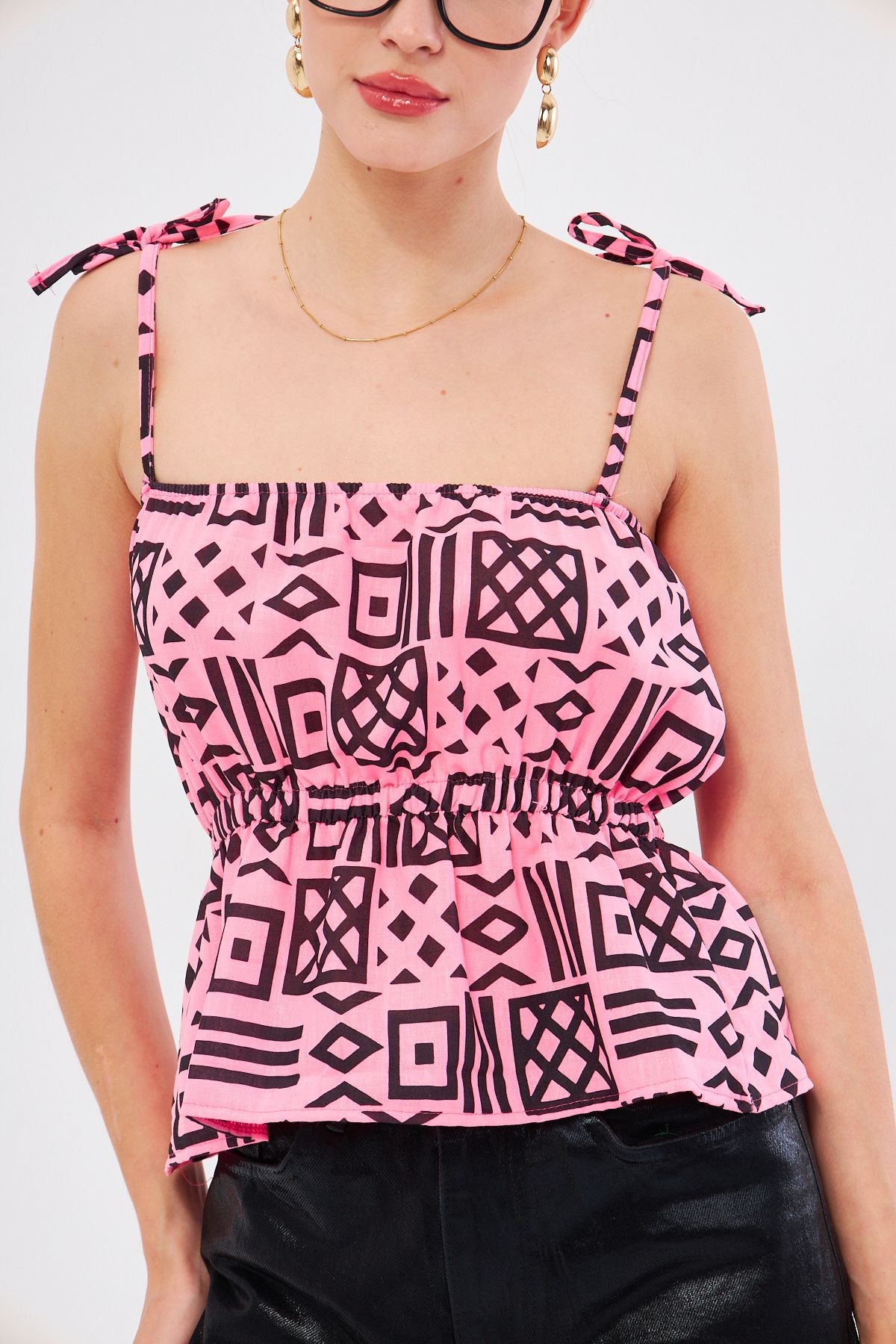 Kadın Pembe Desenli Beli Lastikli Askıları Bağlama Detaylı Straplez Crop Bluz ARM-24Y001116