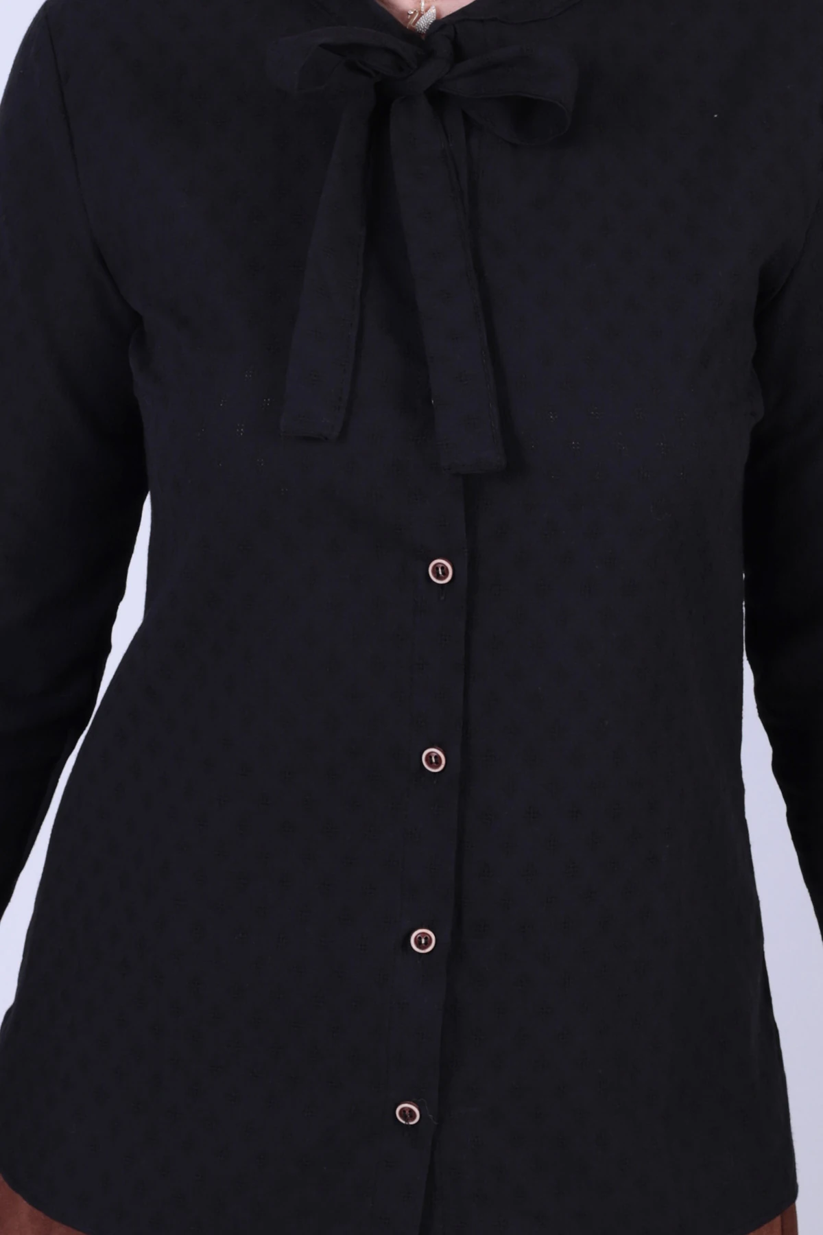 Kadın Siyah Yakası Bağlamalı Desenli Gömlek Arm-20K001150