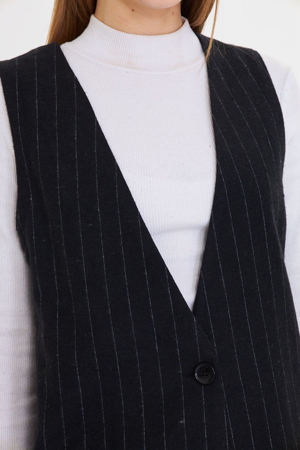 Kadın Siyah-Beyaz V Yaka Tek Düğmeli Oversize Desenli Yelek ARM-25K001110