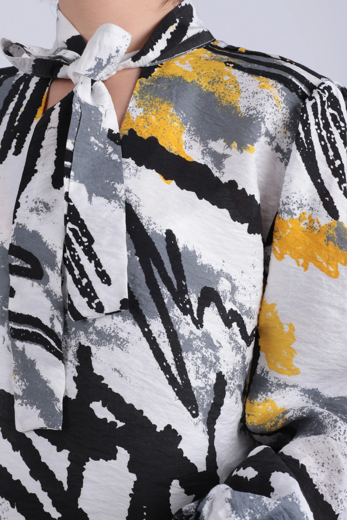 Kadın Sarı Yakası Bağlamalı Kolu Lastikli Bluz ARM-25K001096