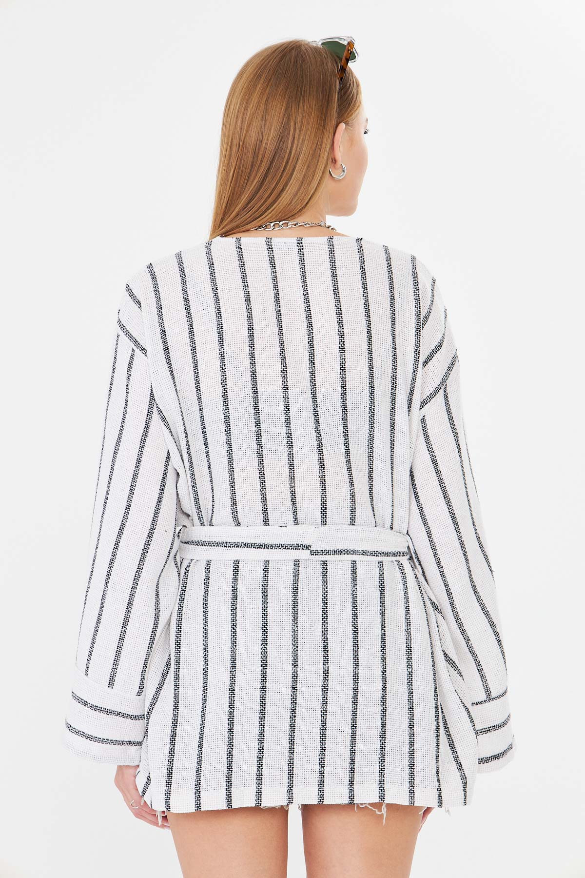 Kadın Siyah-Beyaz Kemerli Kimono ARM-25Y001073