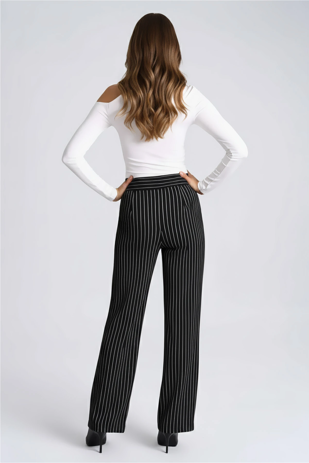 Kadın Siyah Bol Paça Kumaş Pantolon ARM-26K001053