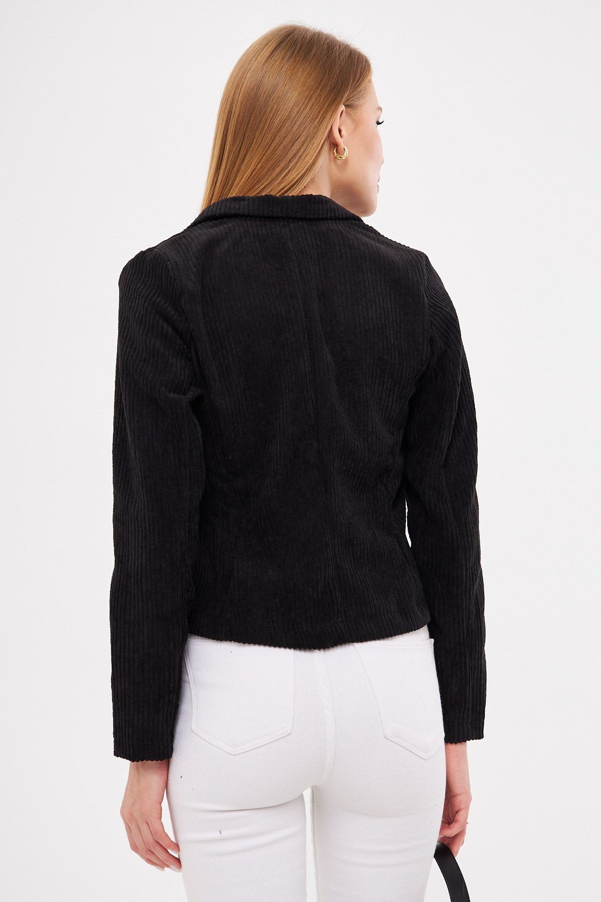 Kadın Siyah Kruvaze Yaka Kadife Crop Ceket ARM-24K001059