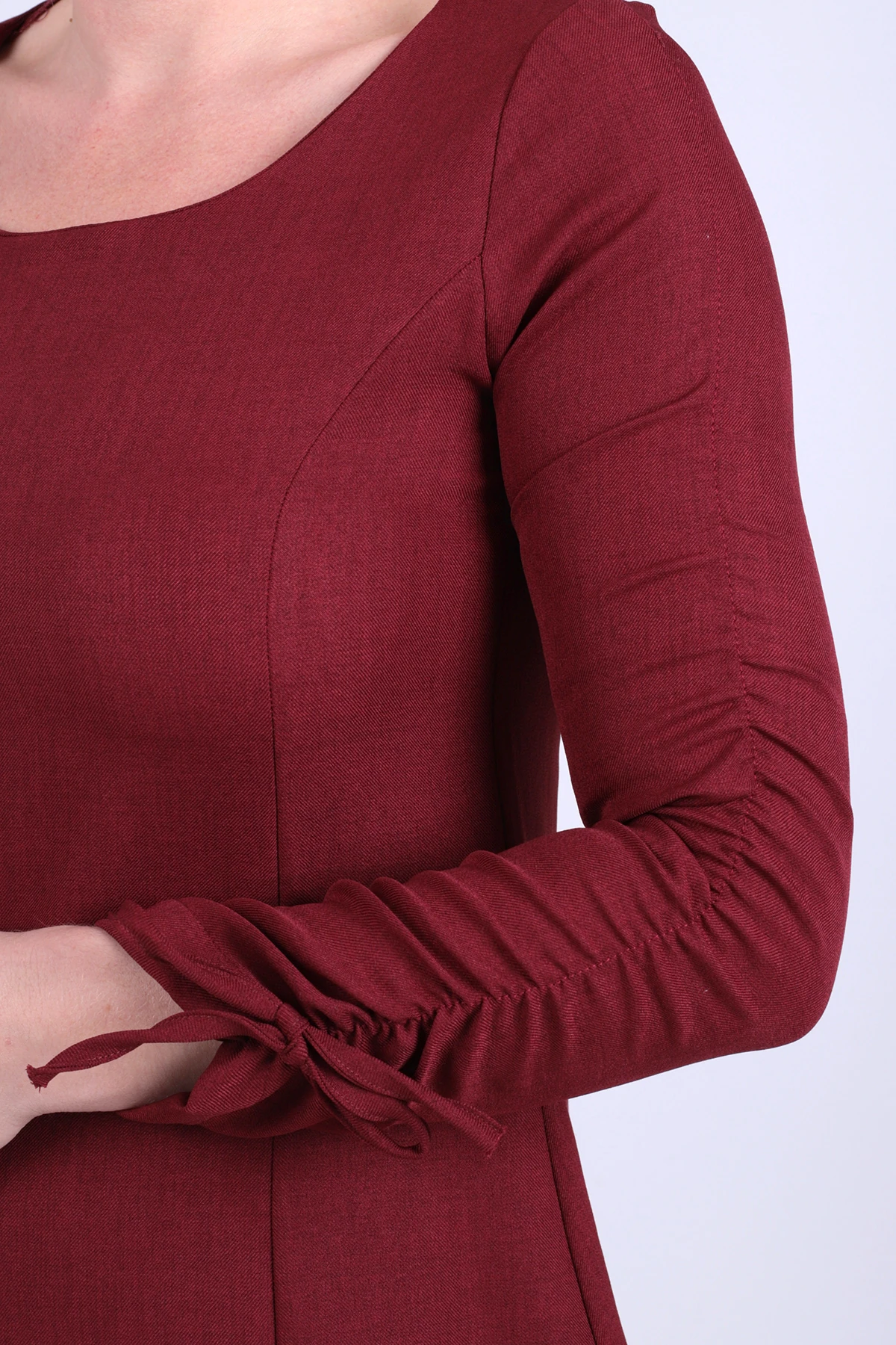 Kadın Bordo Sıfır Yaka Kolları Büzgülü Kulplu Uzun Kol Elbise ARM-26K001033