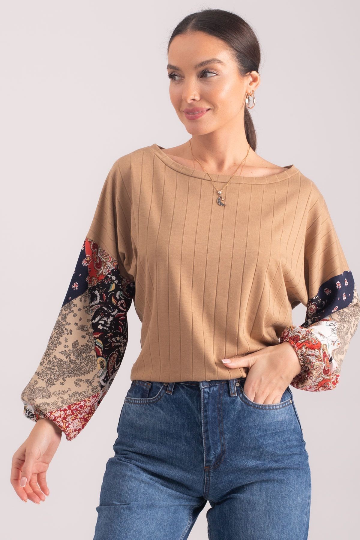 Kadın Bej Kolu Desenli Balonlu Triko Bluz ARM-20K081001