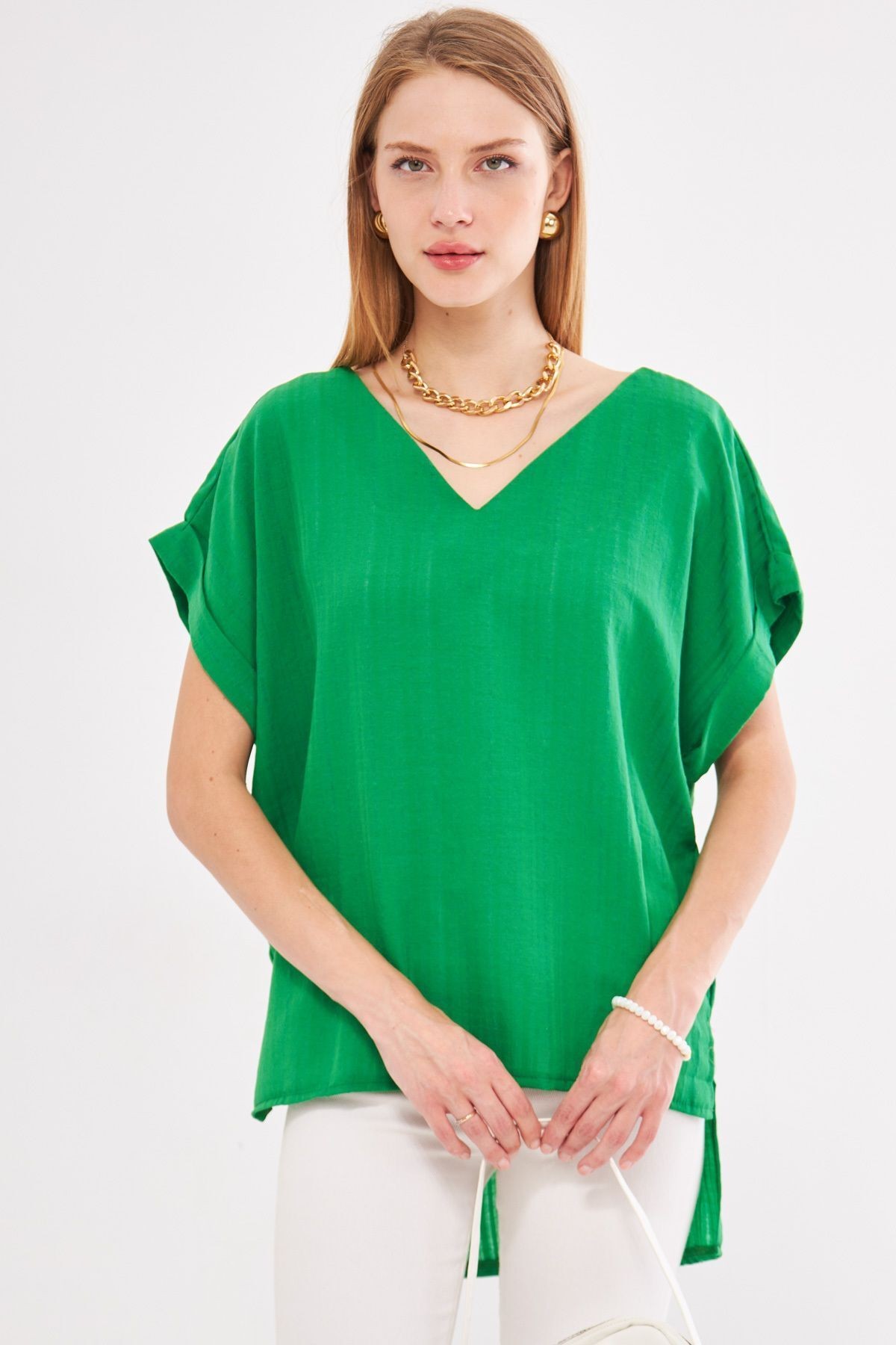 Kadın Yeşil V Yaka Yanları Yırtmaçlı Arkası Uzun Duble Kol Detaylı Oversize Bluz ARM-24Y001074