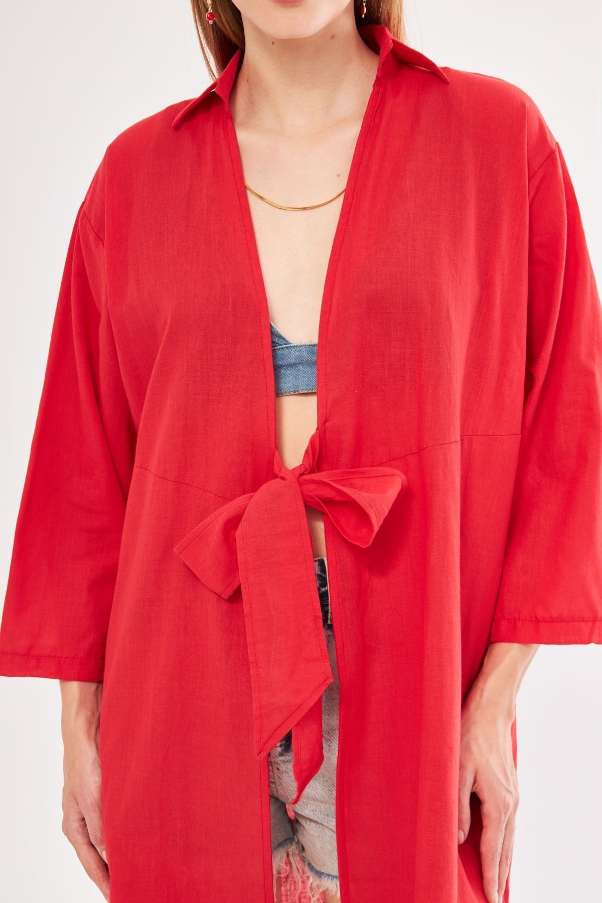 Kadın Kırmızı Önden Bağlamalı İnce Keten Kumaş Midi Boy Kimono Gömlek ARM-24Y001081