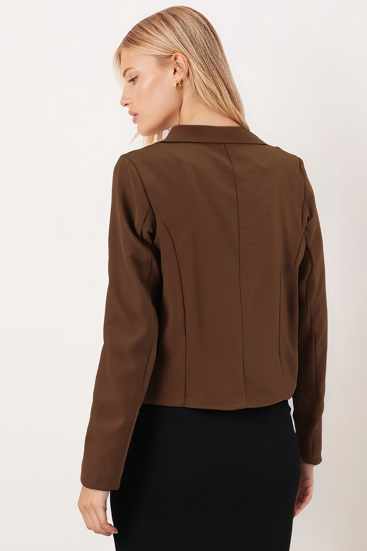 Kadın Kahve Erkek Yaka Kare Cepli Crop Ceket ARM-26K001026
