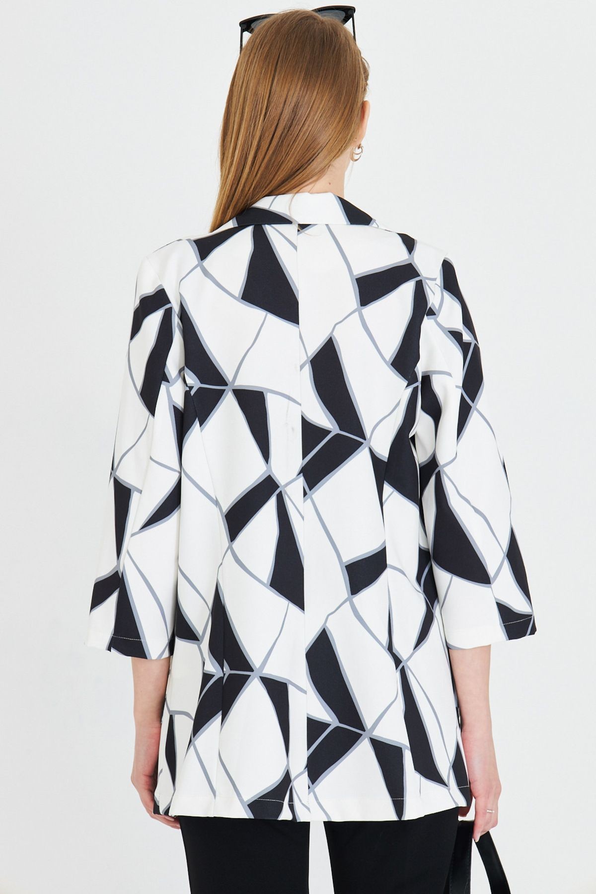 Kadın Beyaz Cepli Oversize Ceket ARM-25Y001057