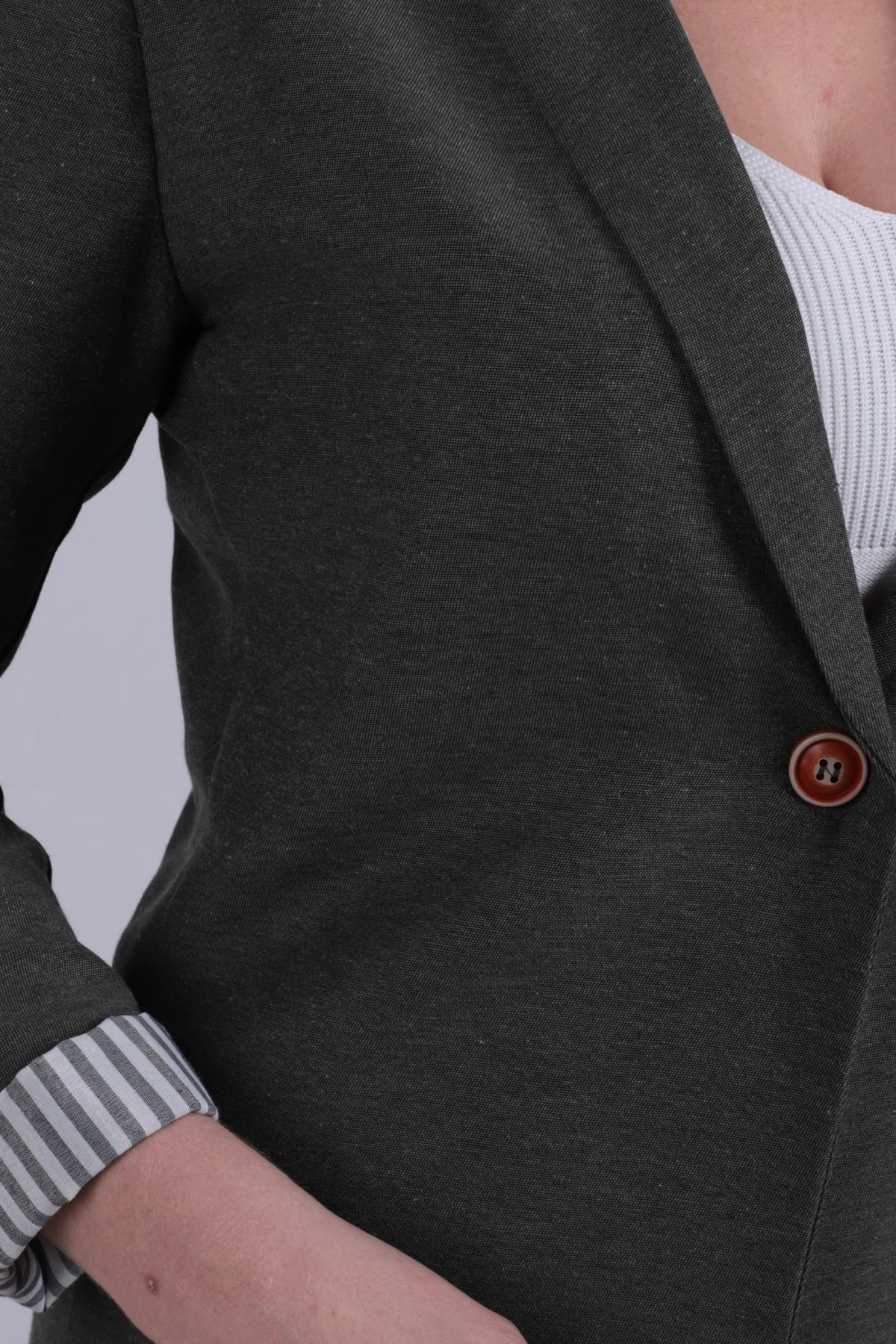 Kadın Koyu Haki Kol İçi Çizgili Tek Düğmeli Ceket ARM-22K001122