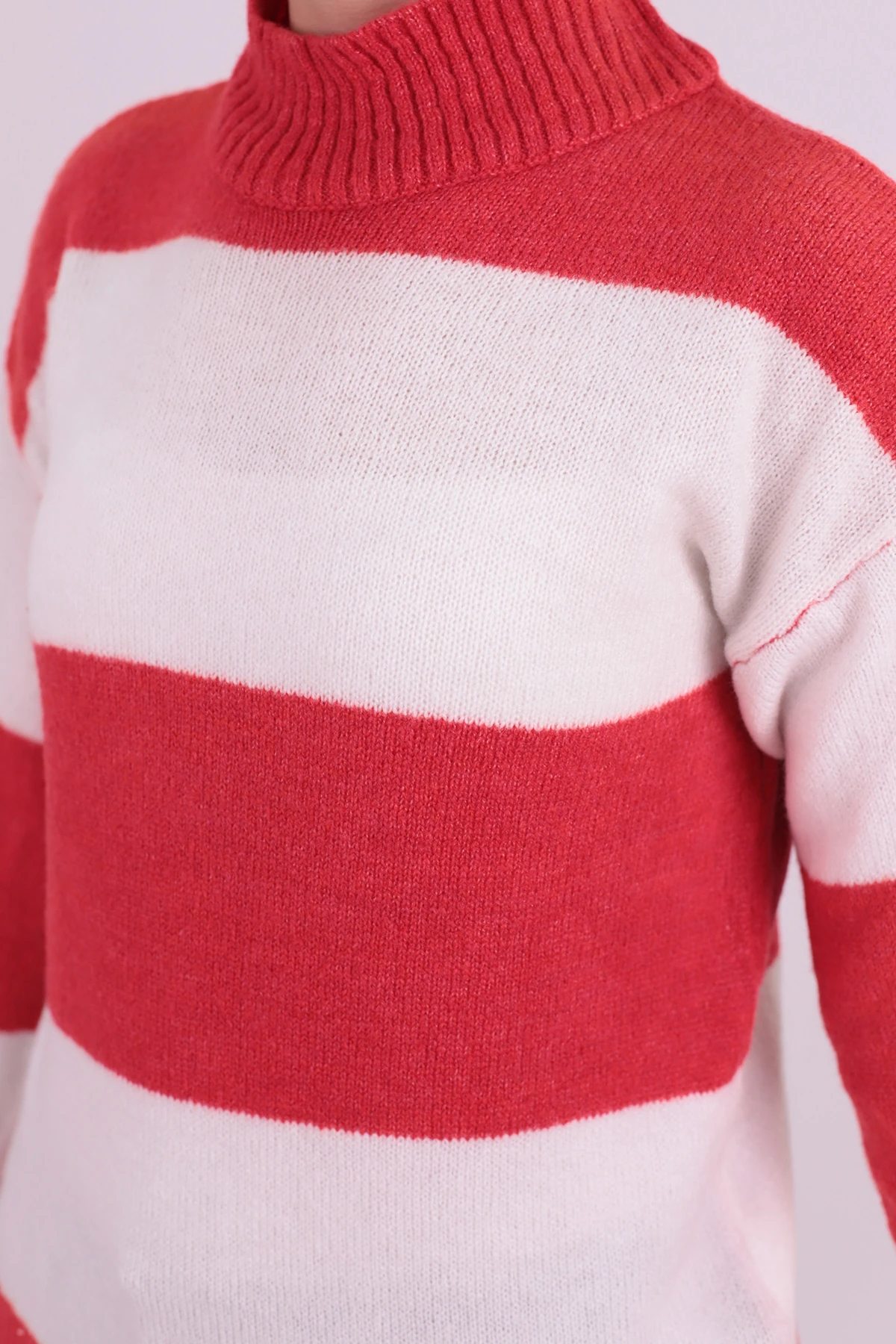 Kadın Kırmızı Dik Yaka İki Renkli Triko Kazak ARM-26K136061