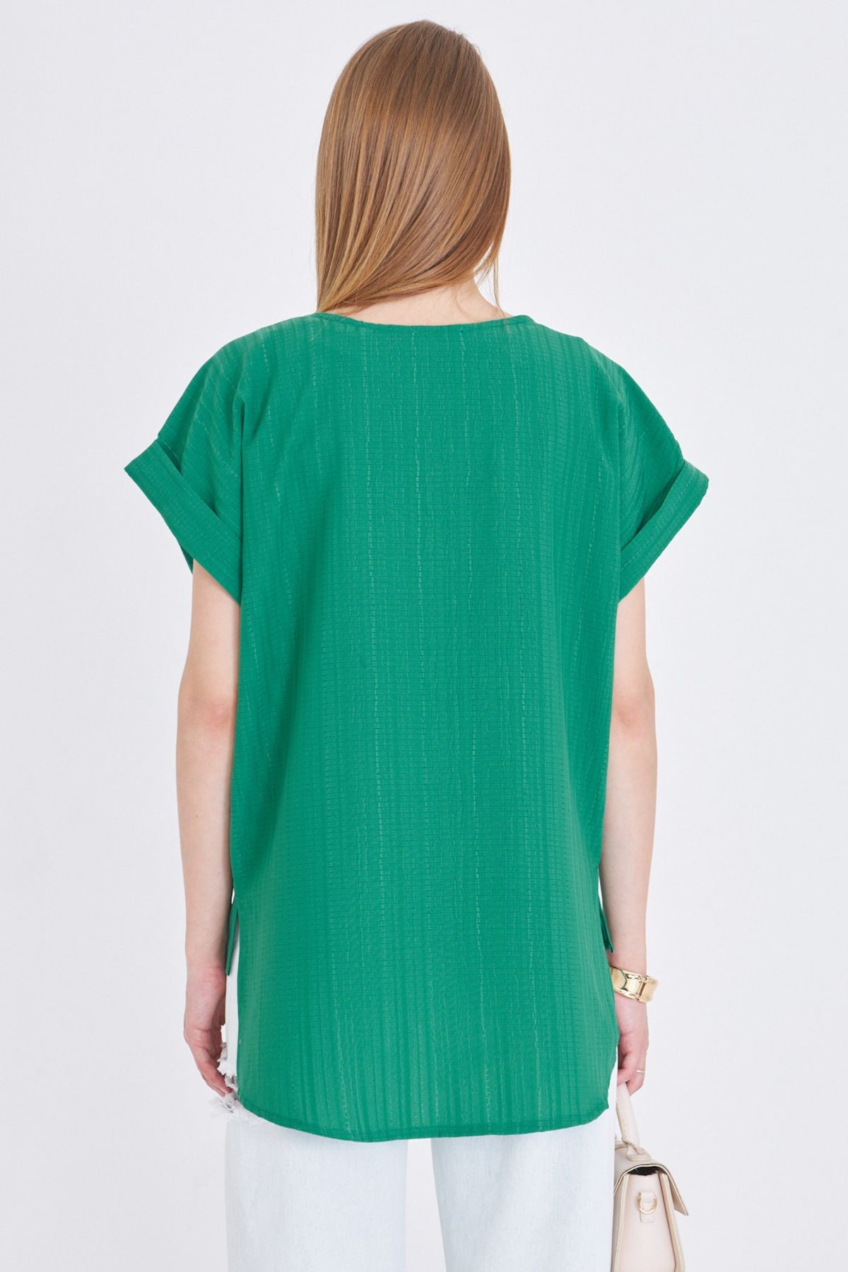 Kadın Koyu Yeşil V Yaka Yanları Yırtmaçlı Arkası Uzun Duble Kol Detaylı Oversize Bluz ARM-24Y001074
