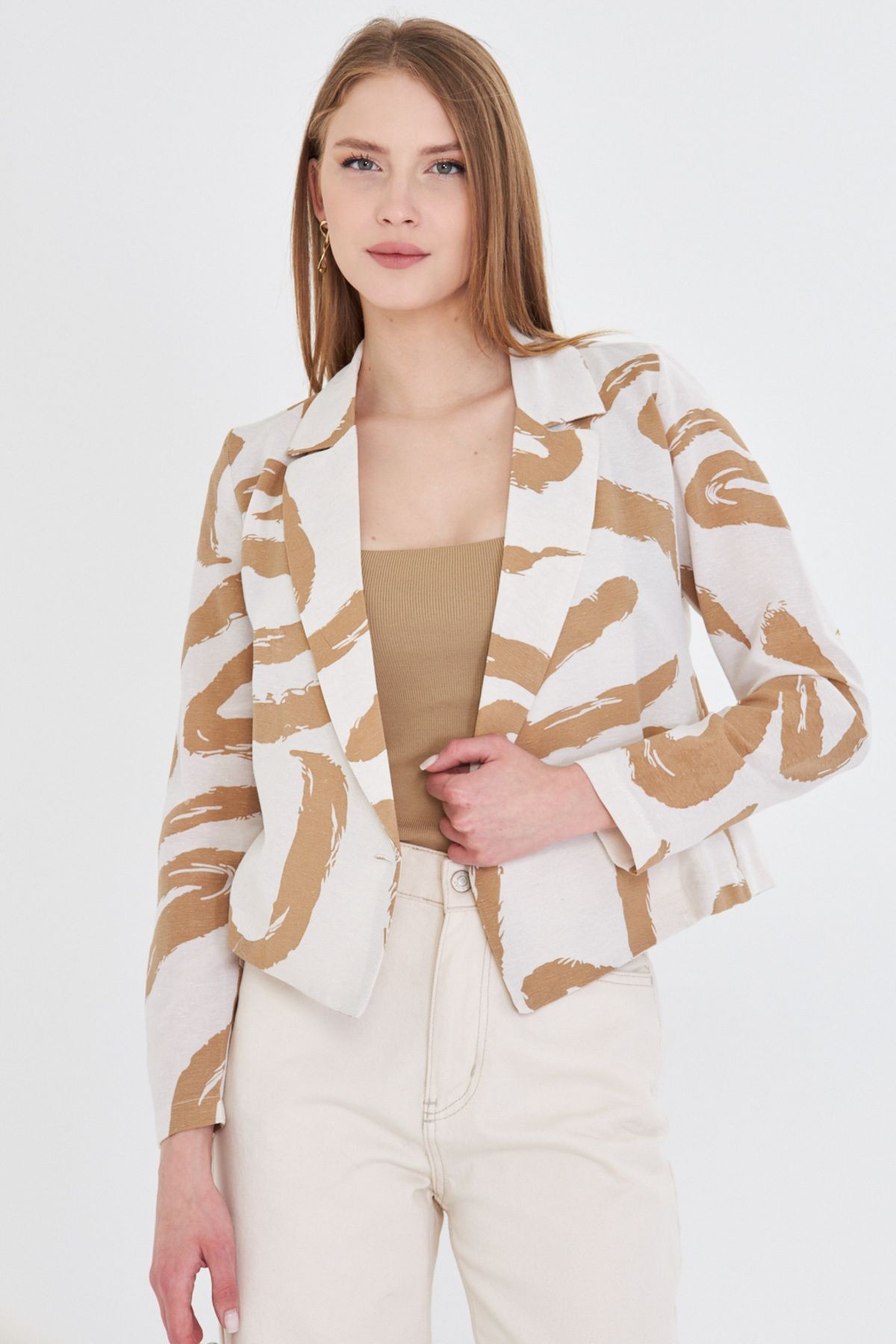 Kadın Vizon Kruvaze Yaka Desenli Crop Ceket ARM-24Y001058