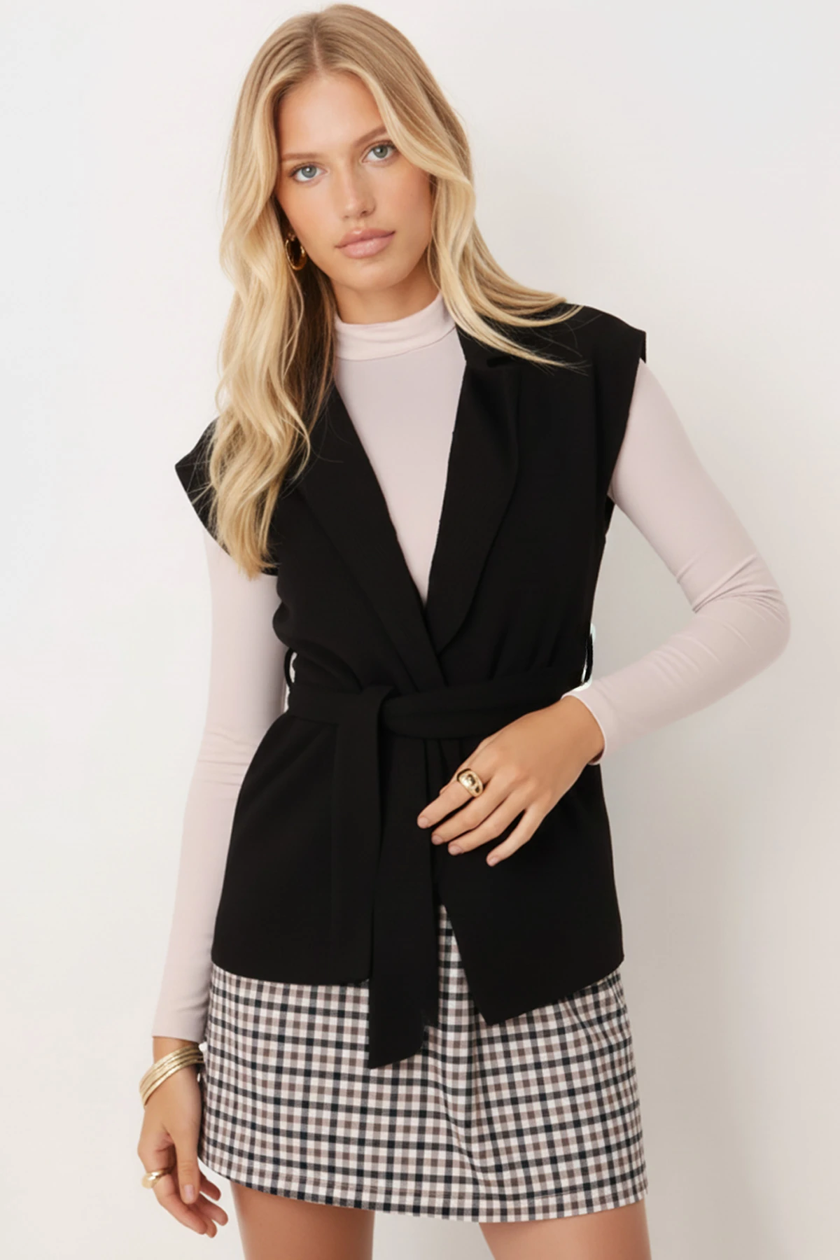 Kadın Siyah Erkek Yaka Beli Kuşaklı Keten Görünümlü Yelek ARM-26K001055