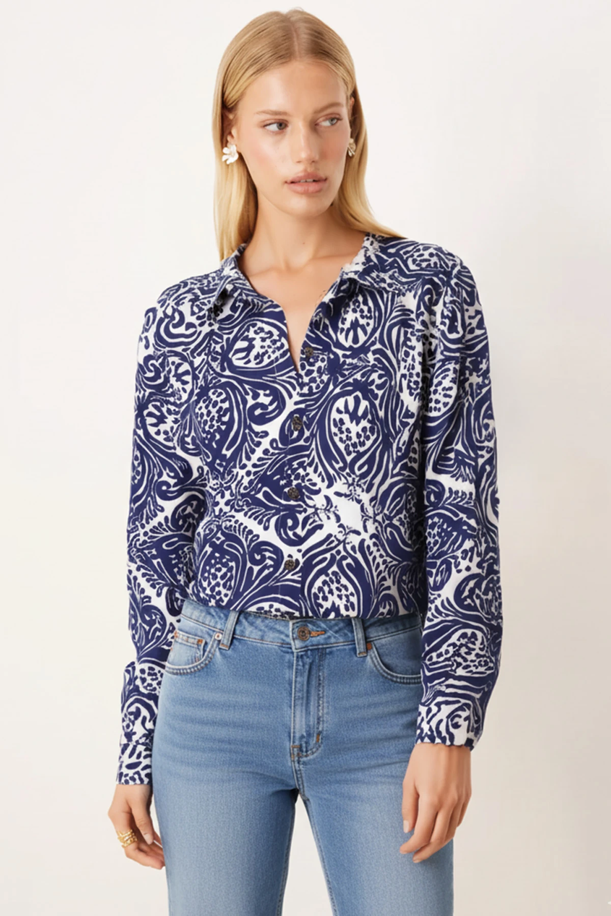 Kadın Lacivert-Beyaz Desenli Uzun Kollu Tesettür Gömlek ARM-26K001070