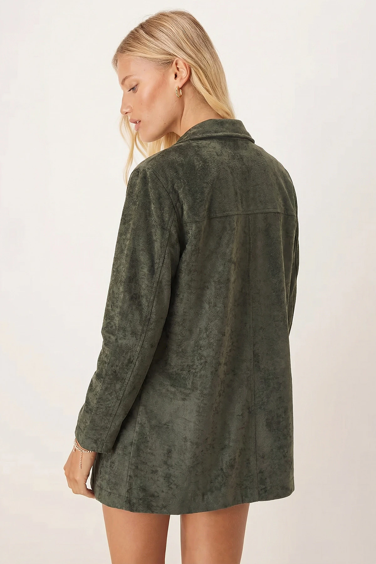 Kadın Yeşil Yakalı Cep Kapaklı Düğmeli Vatkalı Premium Süet Oversize Ceket ARM-25K001057
