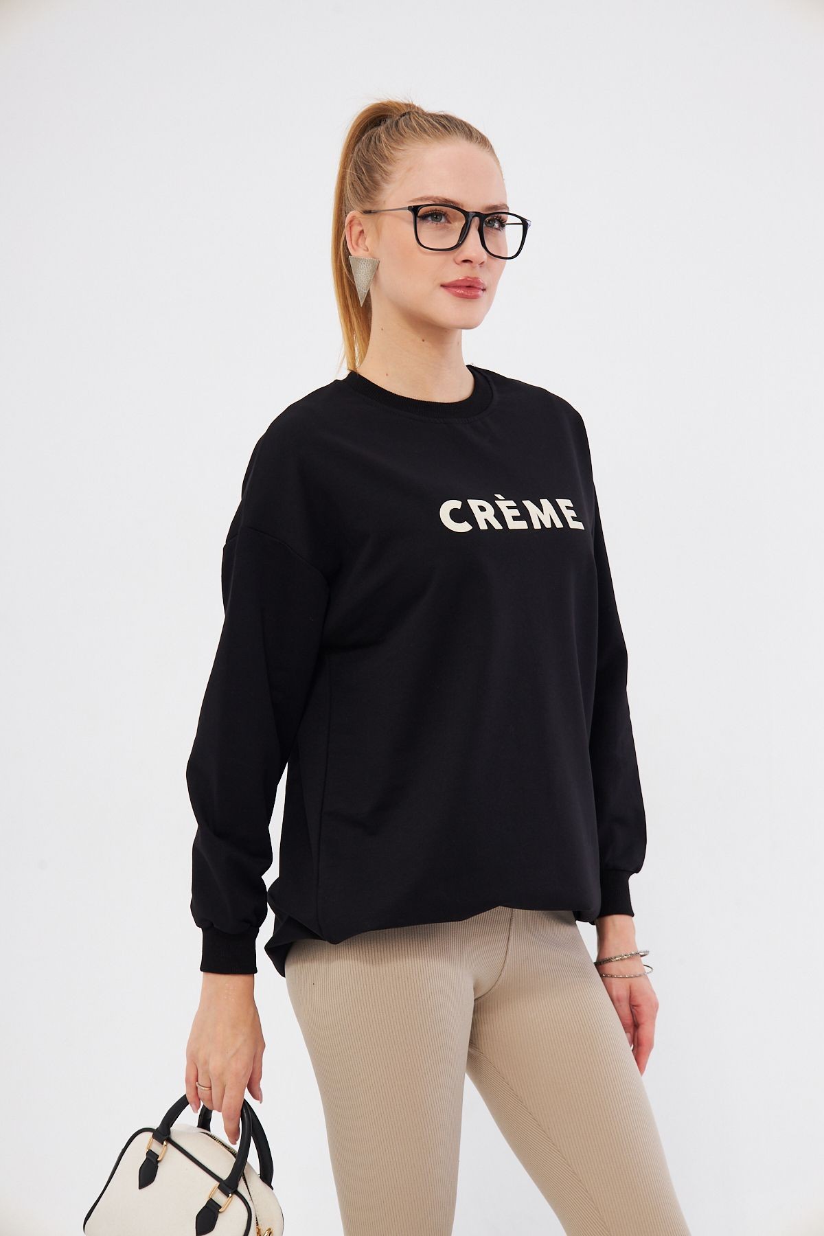Kadın Siyah Bisiklet Yaka Önü Yazılı Tunik Sweatshirt ARM-25K001029