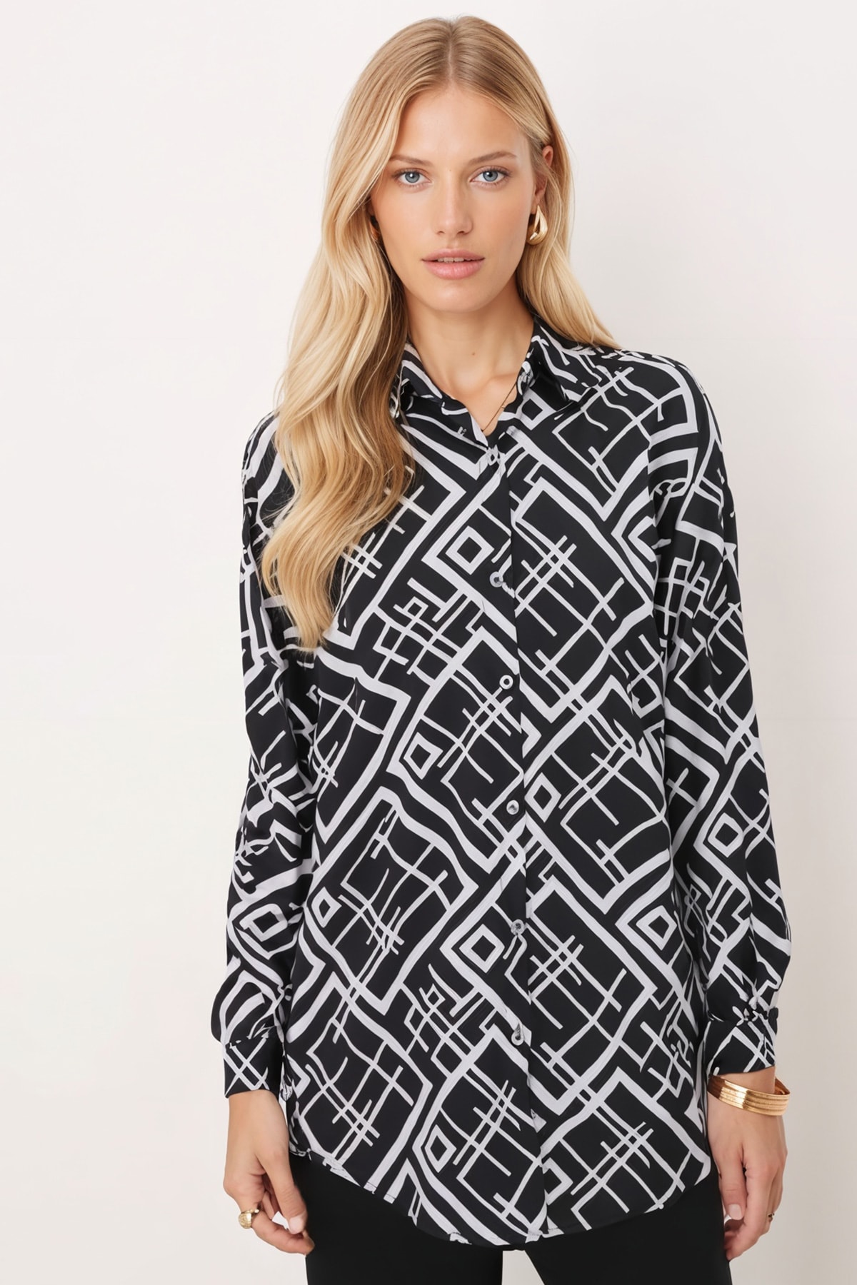 Kadın Siyah Kare Desen Oversize Uzun Basic Gömlek Arm-22Y001144