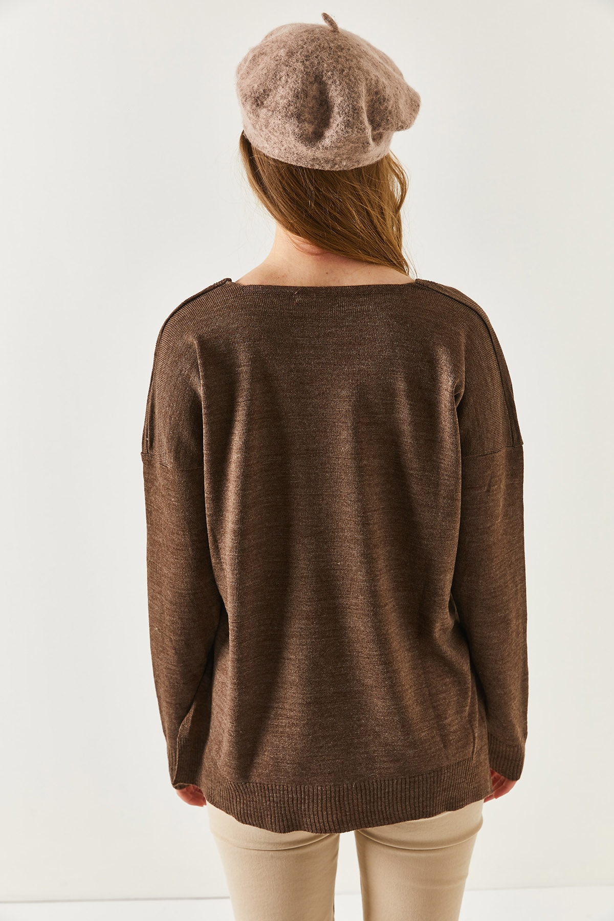 Kadın Açık Kahve V Yaka Ön Kısa Arkası Uzun Triko Kazak ARM-22Y012013