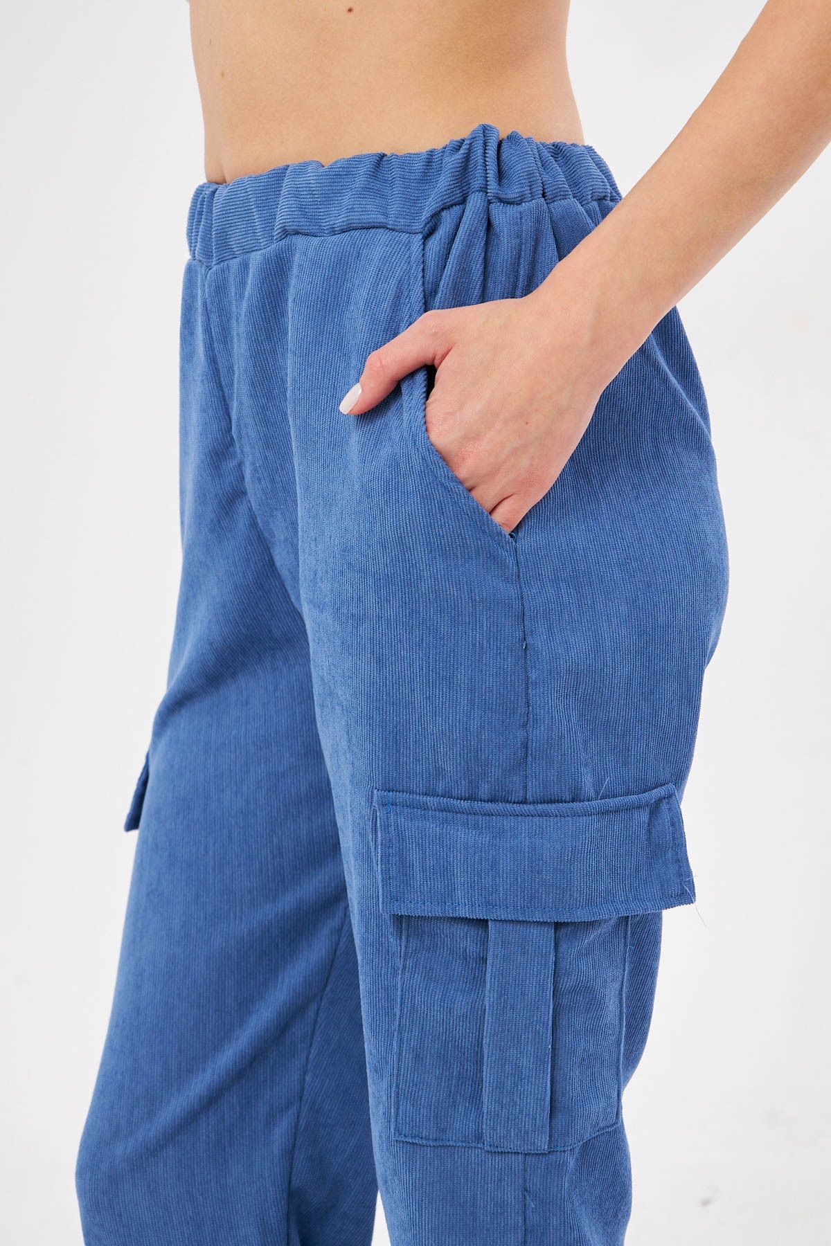 Kadın İndigo Kadife Beli Ve Paçası Lastikli İnce Fitilli Kargo Pantolon ARM-25K001035