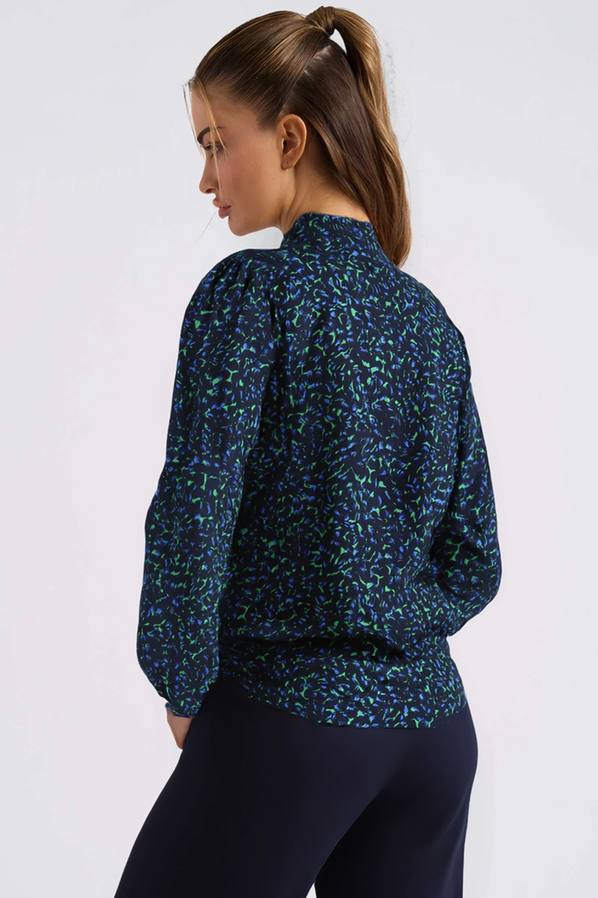 Kadın Yeşil-Mavi Yakası Bağlamalı Kolu Lastikli Bluz ARM-25K001096