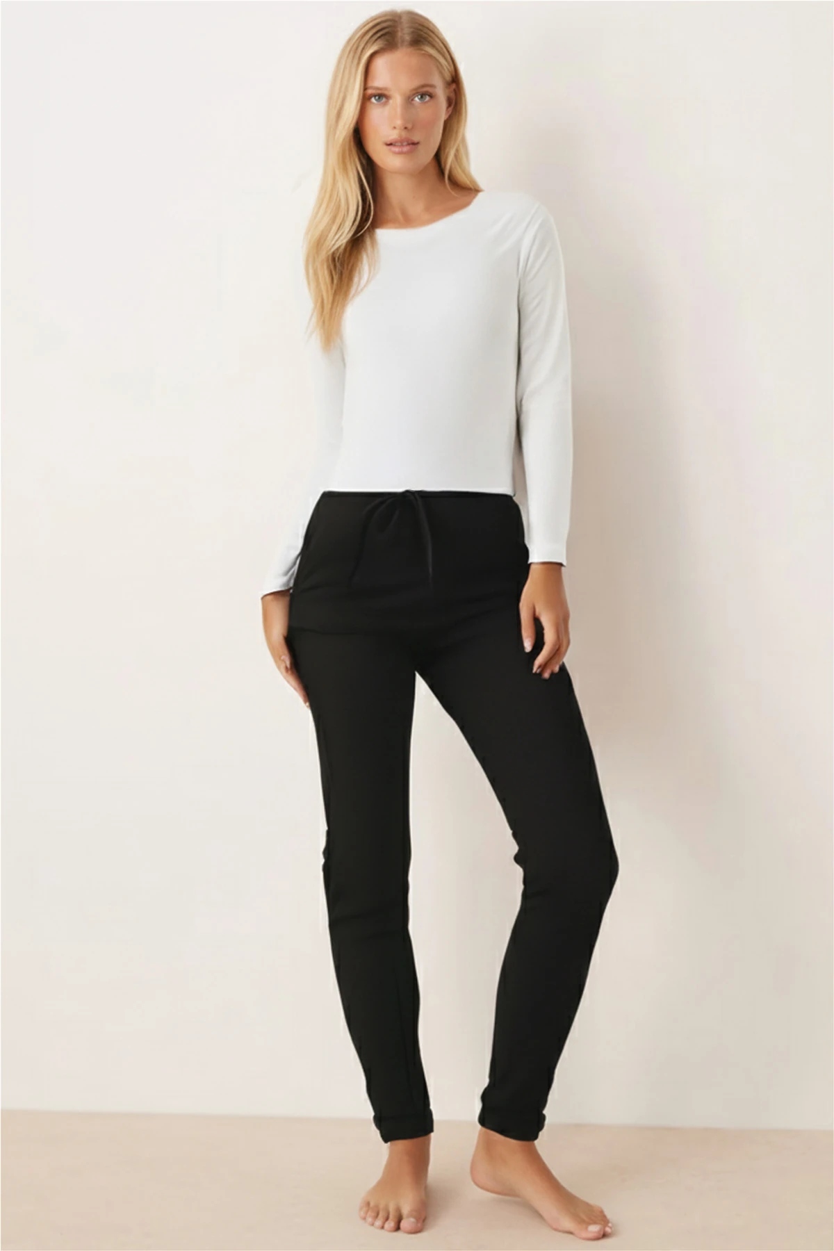 Kadın Siyah Cepli Önü Çımalı Eşofman Altı ARM-26K135001