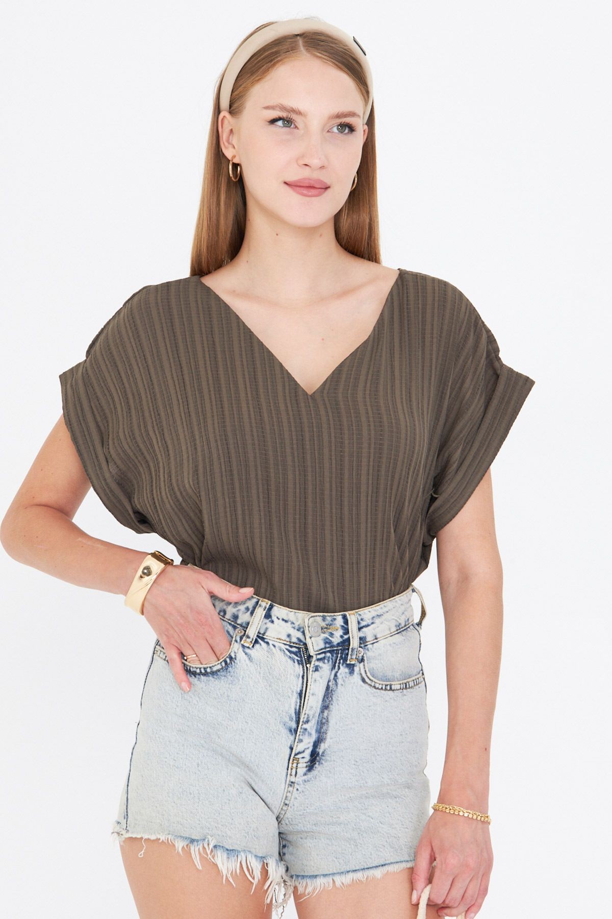 Kadın Koyu Haki V Yaka Yanları Yırtmaçlı Arkası Uzun Duble Kol Detaylı Oversize Bluz ARM-24Y001074