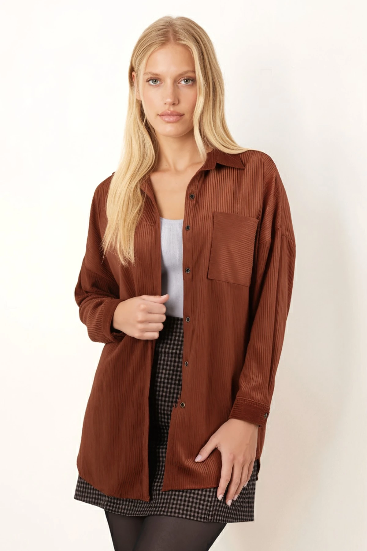 Kadın Taba Cepli Oversize İnce Fitilli Kadife Gömlek ARM-24K001076