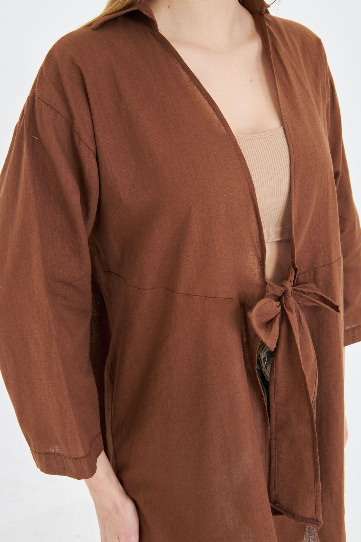 Kadın Kahve Önden Bağlamalı İnce Keten Kumaş Midi Boy Kimono Gömlek ARM-