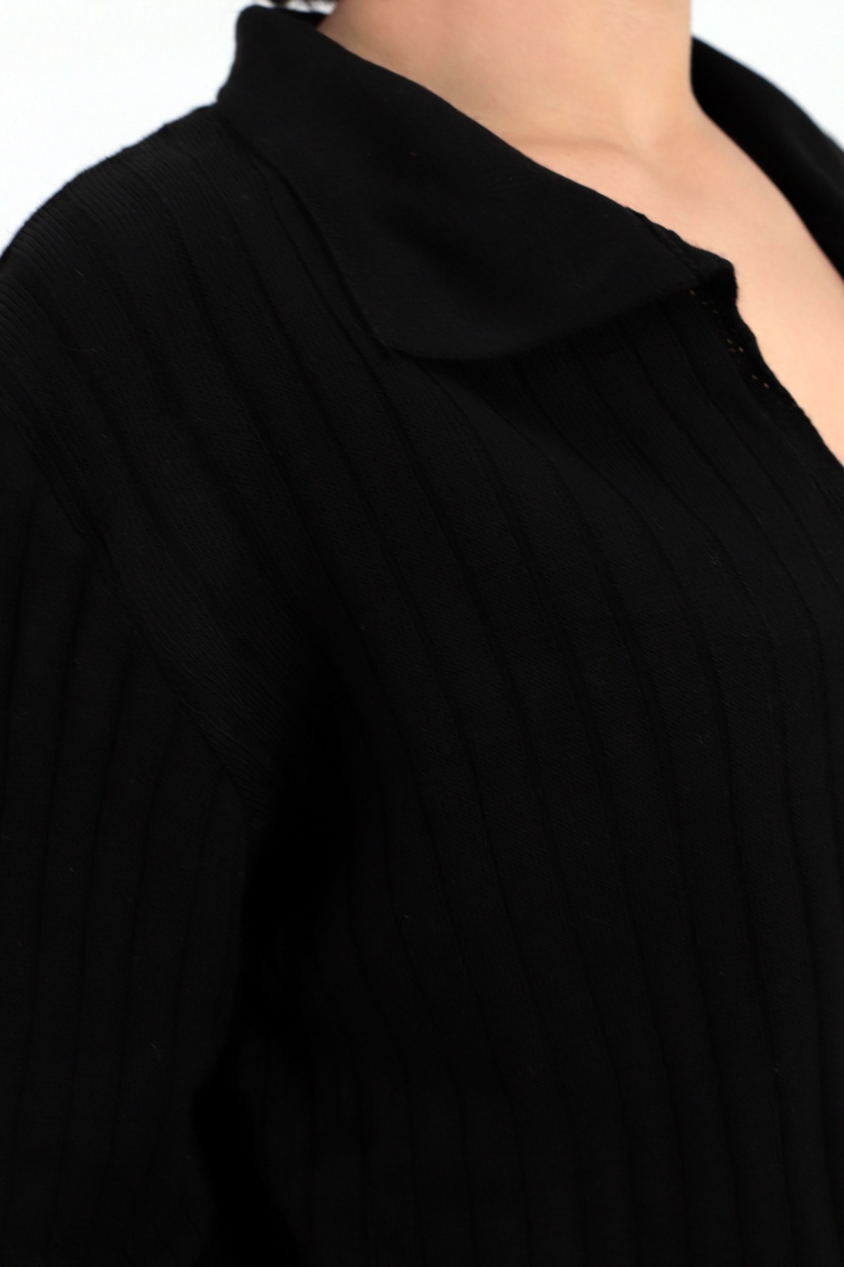 Kadın Siyah Polo Yaka Fitilli Triko Bluz ARM-26K012001