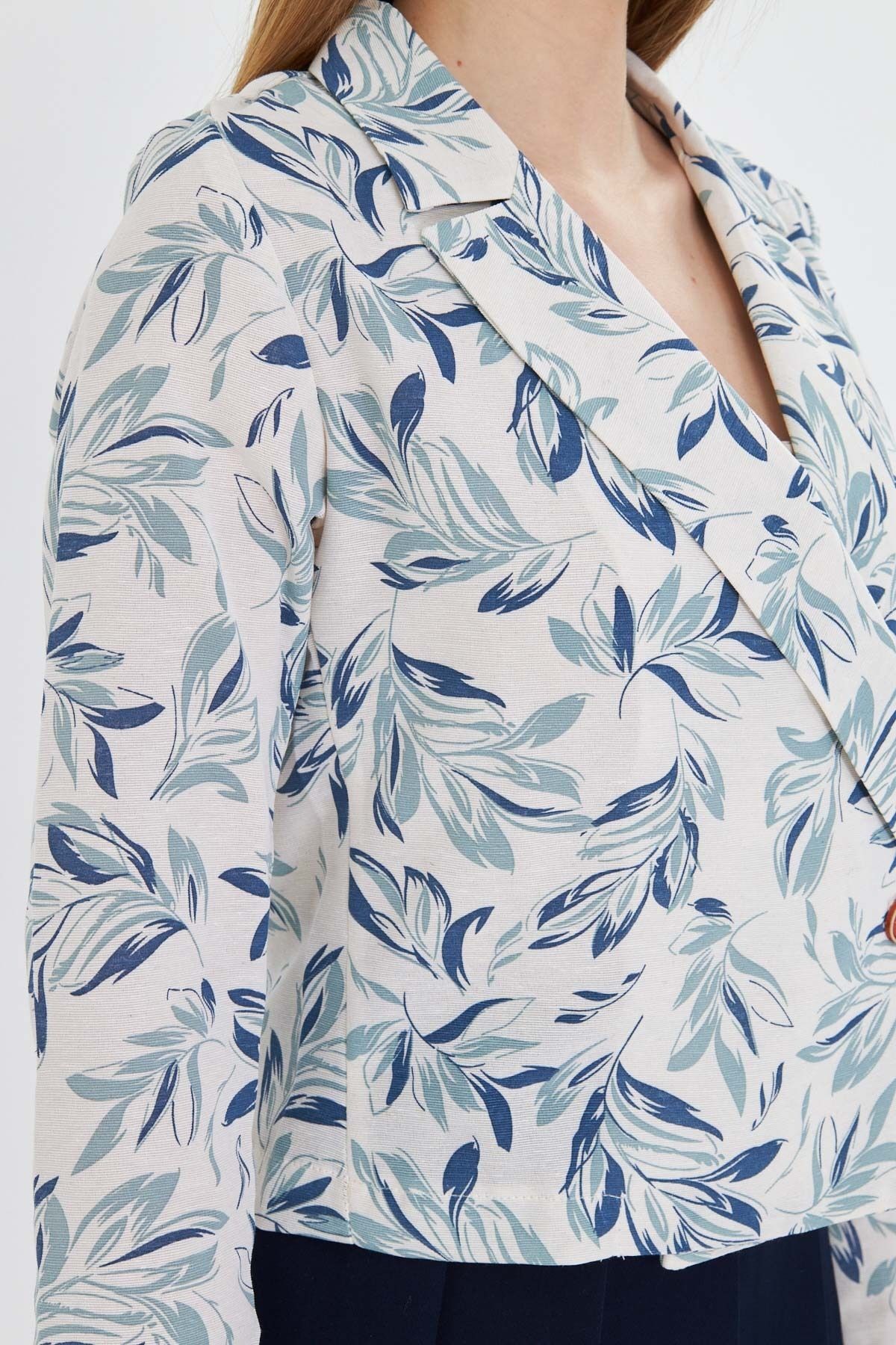 Kadın Açık Mint Kruvaze Yaka Desenli Crop Ceket ARM-24Y001058