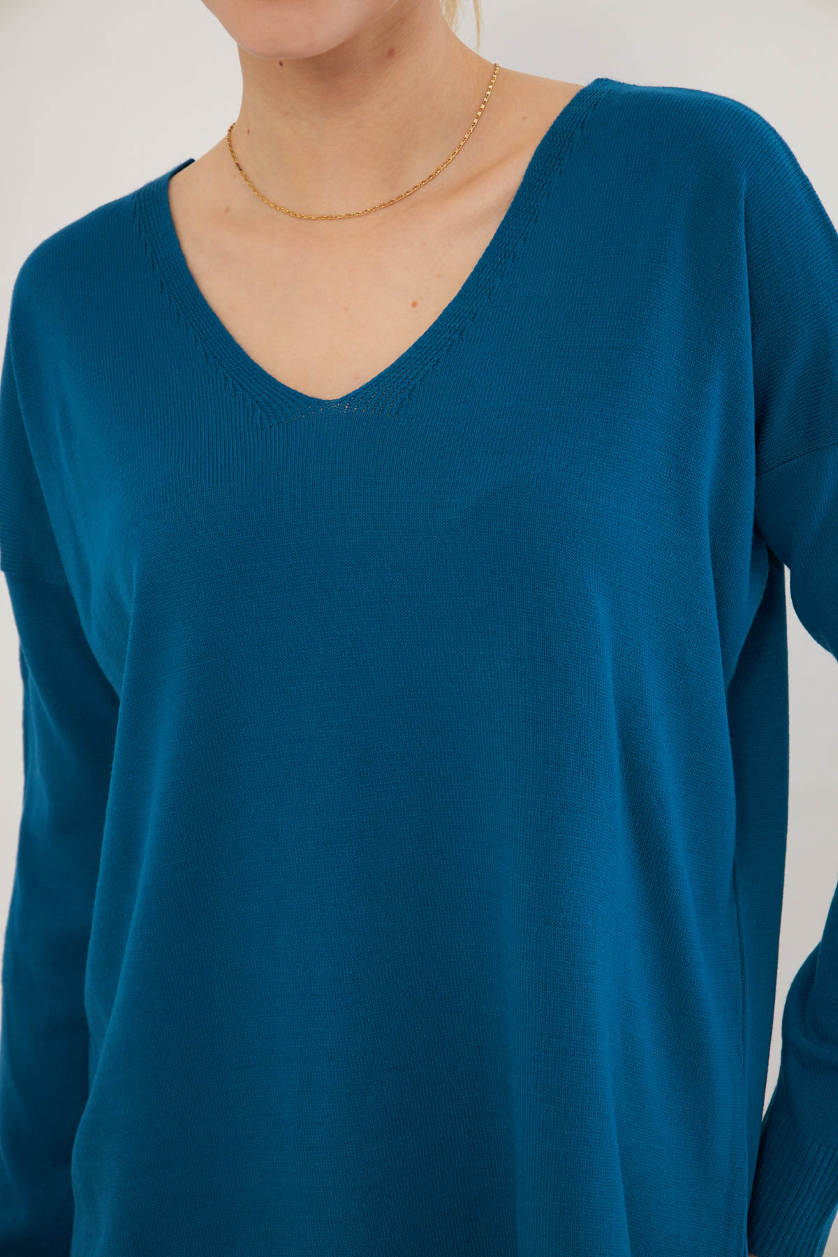 Kadın Petrol V Yaka Ön Kısa Arkası Uzun Triko Kazak ARM-22Y012013