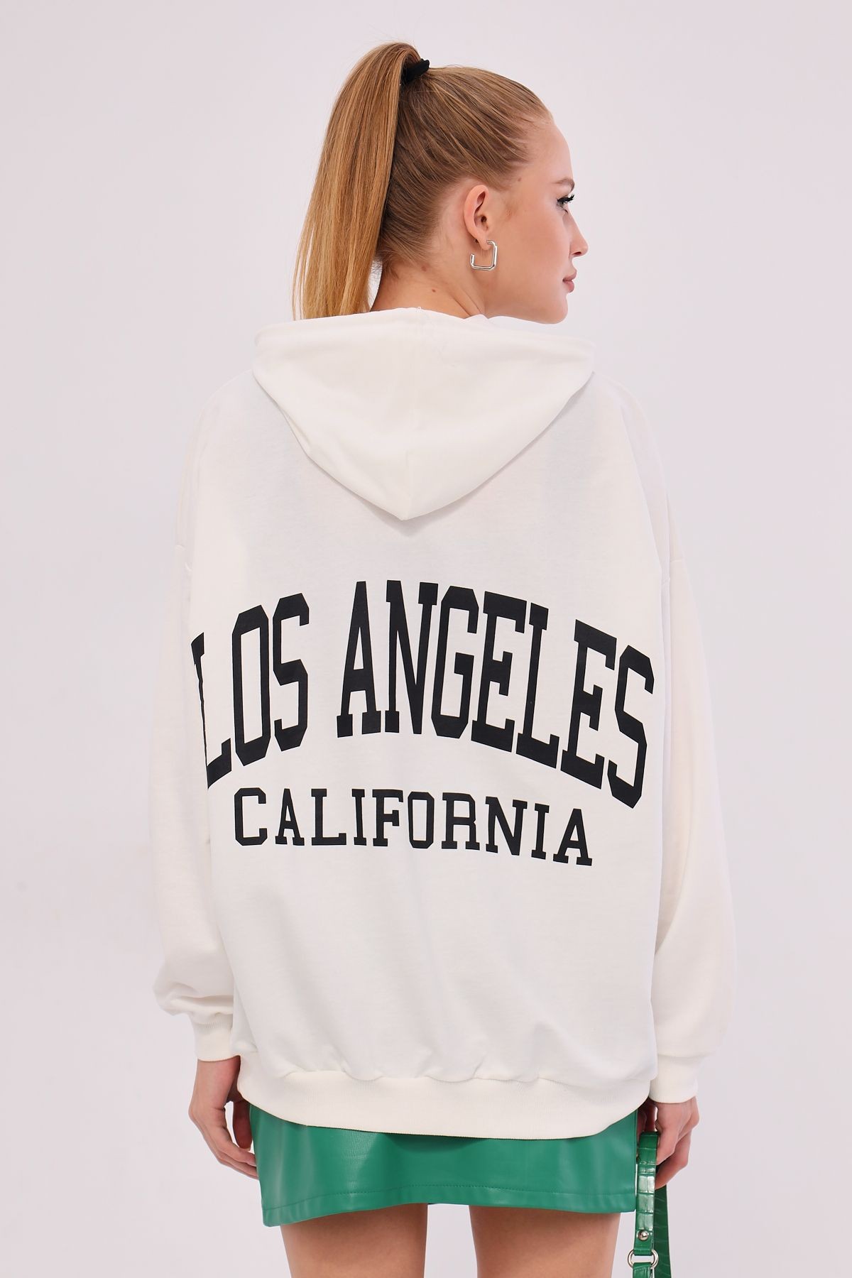 Kadın Beyaz Los Angeles Baskılı Kapüşonlu Oversize Sweatshirt ARM-25K001026